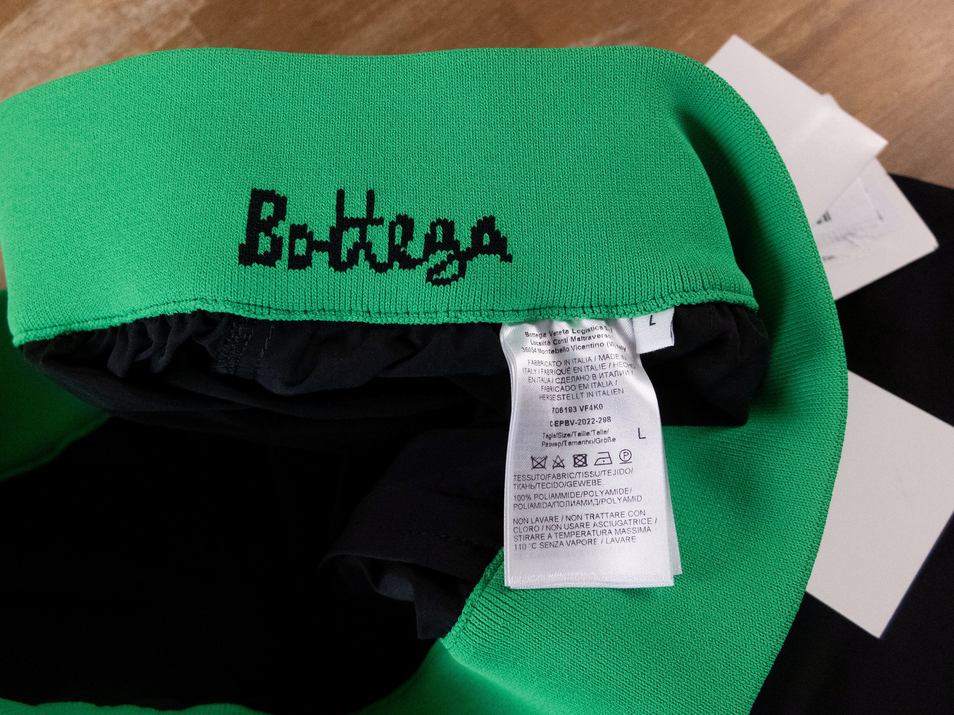 Bottega Veneta BOTTEGA VENETA black nylon bermuda track shorts Large q Size US 34 / EU 50 - 9 Thumbnail