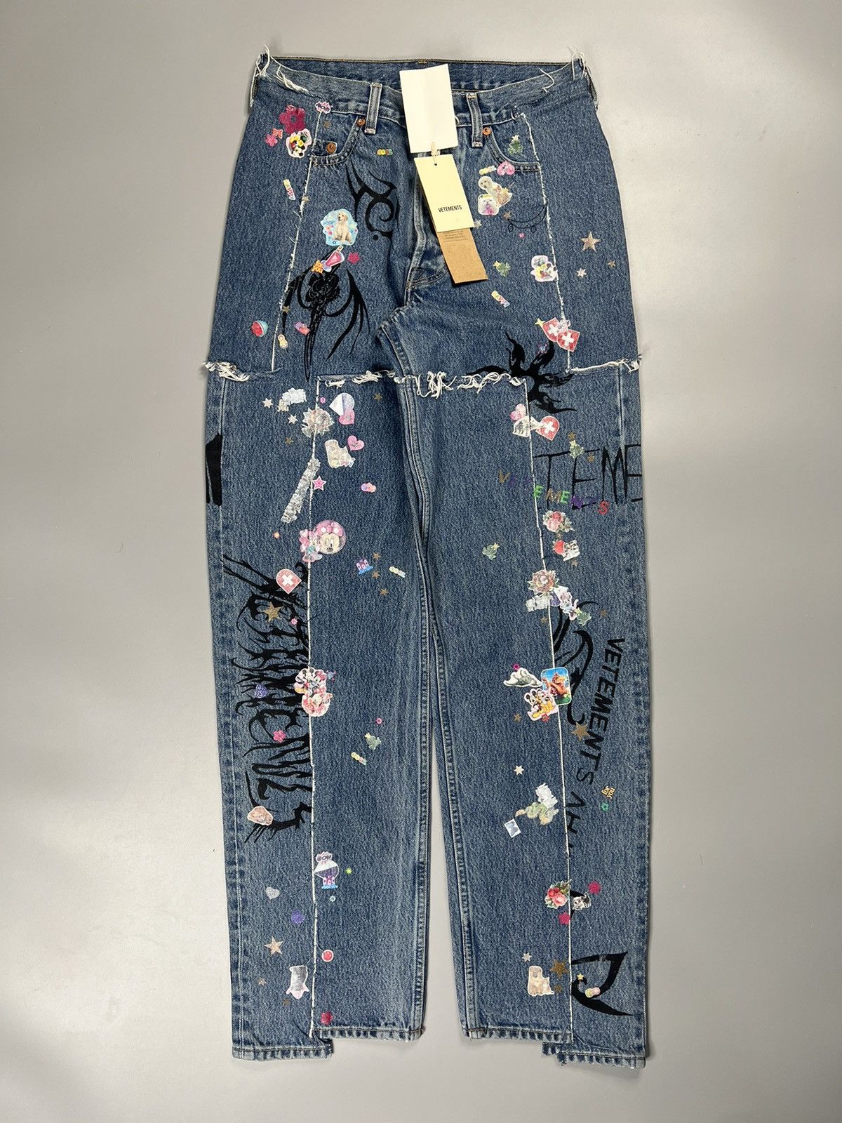 Levi's × Vetements Vetements A/W 19 Tribal & Stickers Patchwork Jeans Size US 29 - 2 Thumbnail