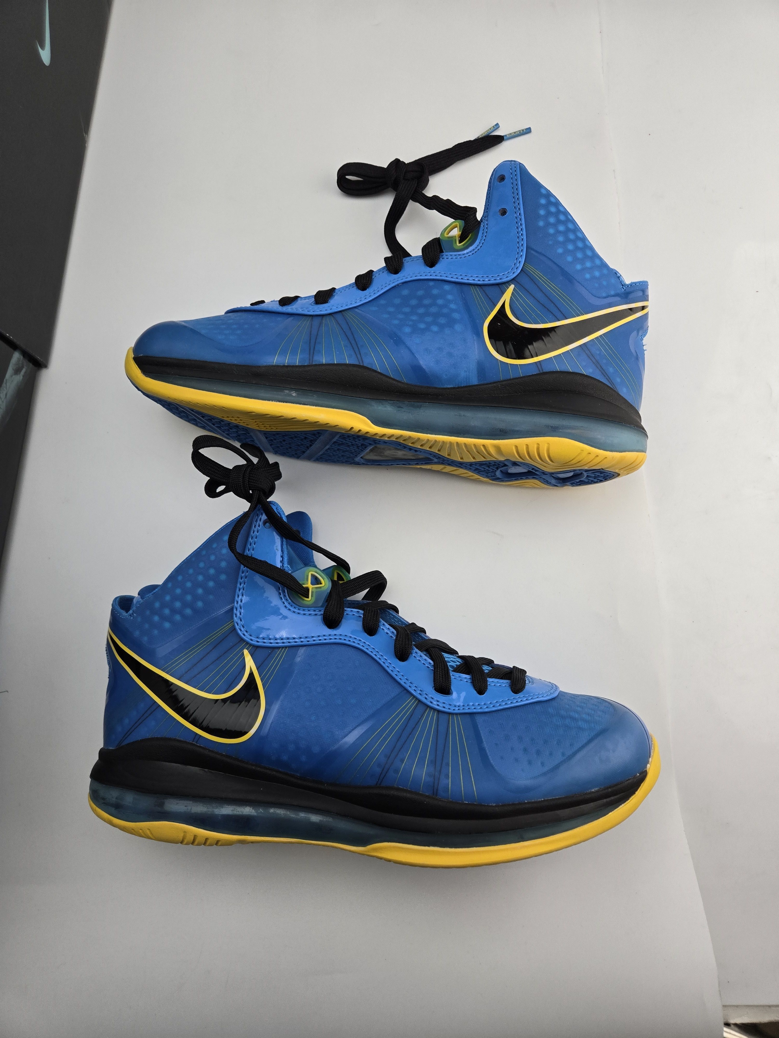 Nike Lebron 8 V/2 Entourage DS Size US 9.5 / EU 42-43 - 2 Thumbnail