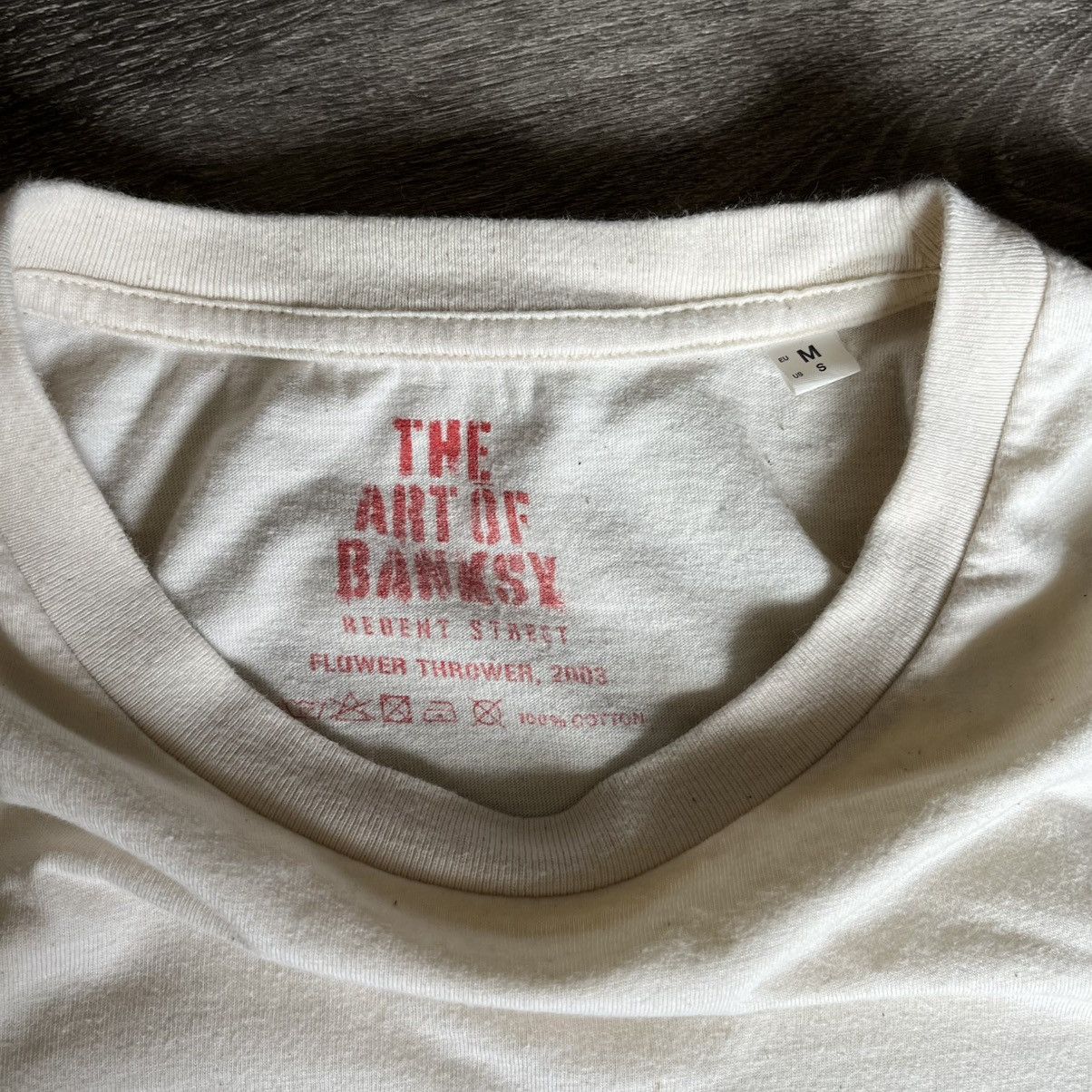 Vintage The Art of Banksy Redent Street Flower Thrower 2003 Art Tee Size US M / EU 48-50 / 2 - 5 Thumbnail