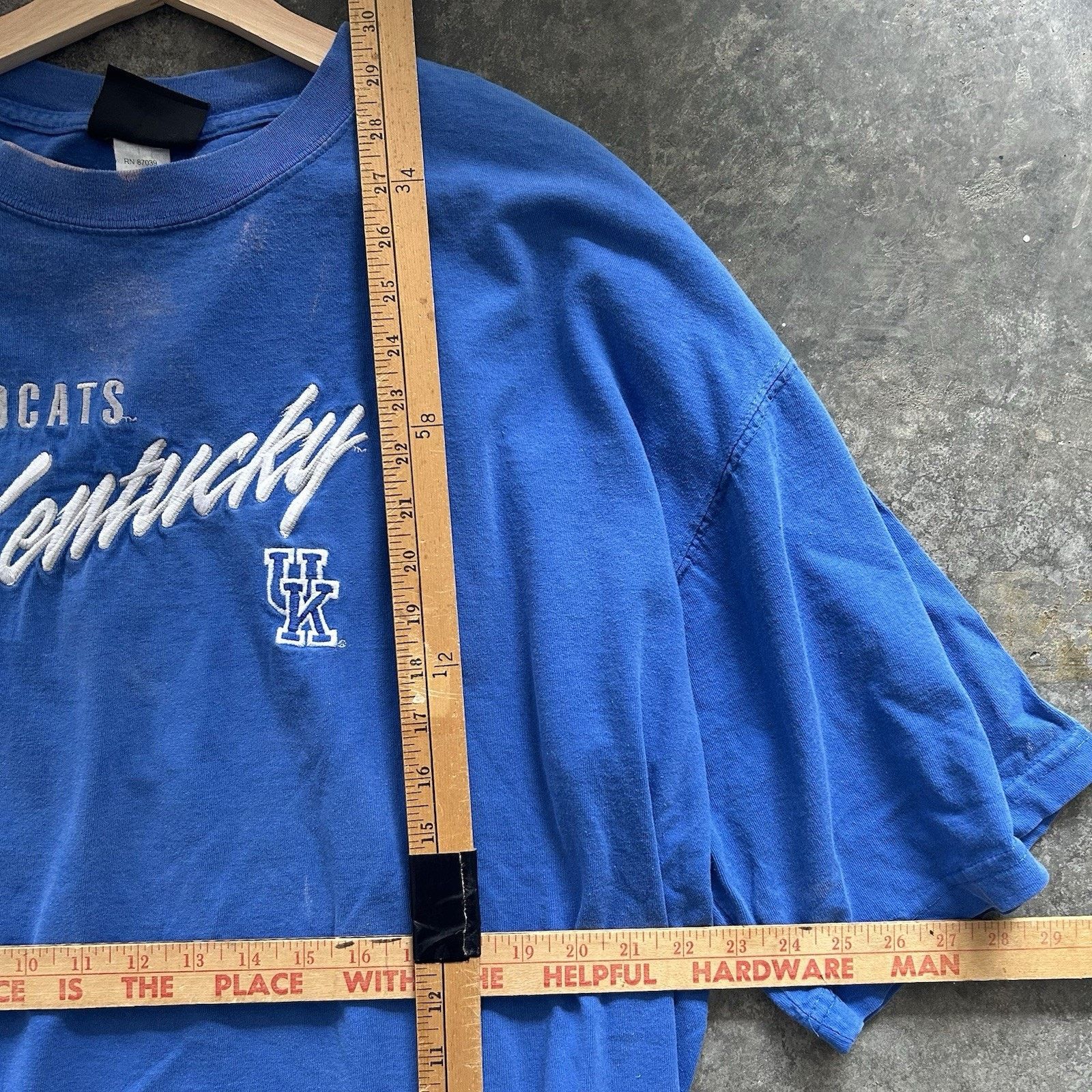 Vintage Vintage Embroidered University Of Kentucky Wildcats Tshirt M Size US XXL / EU 58 / 5 - 6 Thumbnail