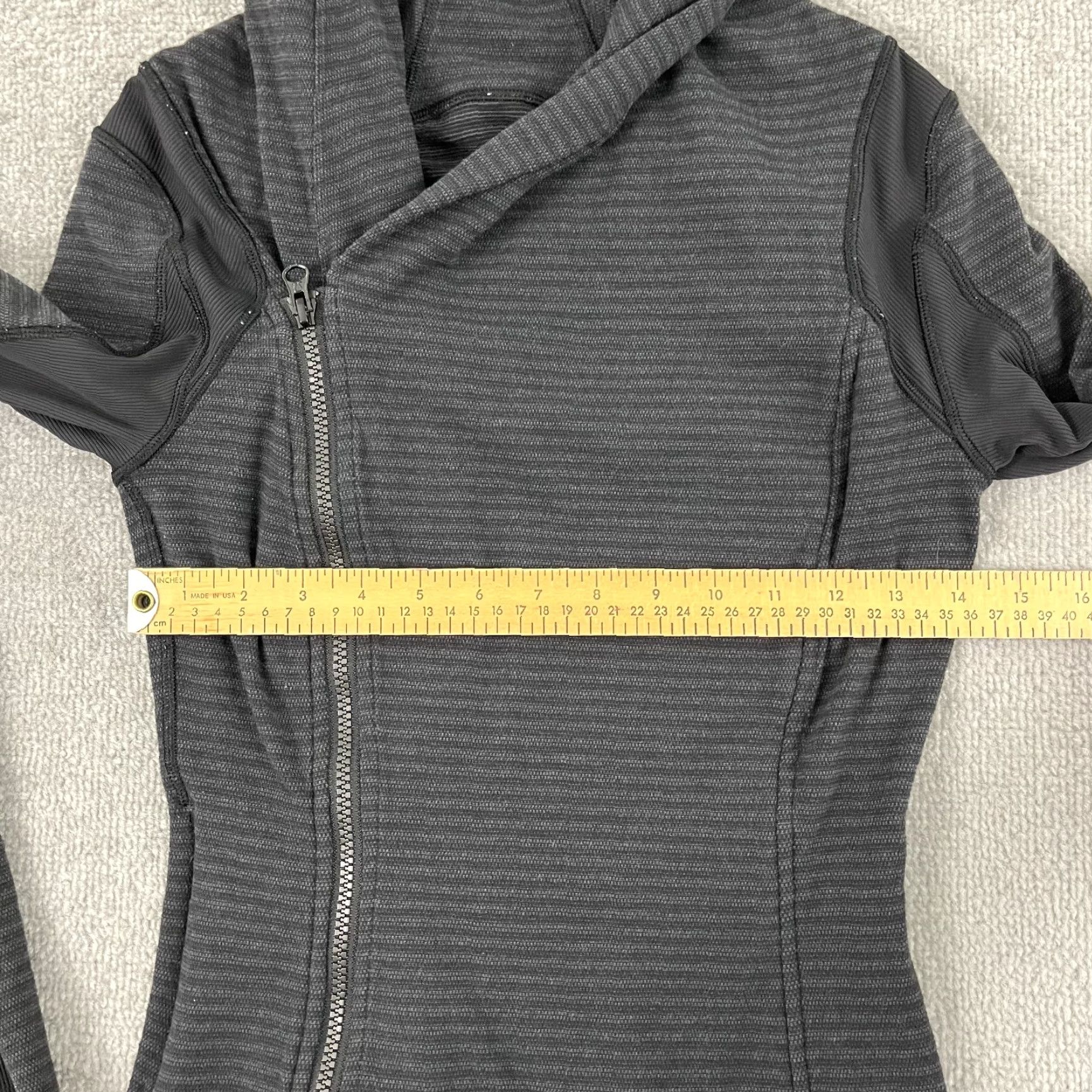 Lululemon VINTAGE? No — Omit if not vintage. (We must not add information.) Size S / US 4 / IT 40 - 6 Thumbnail