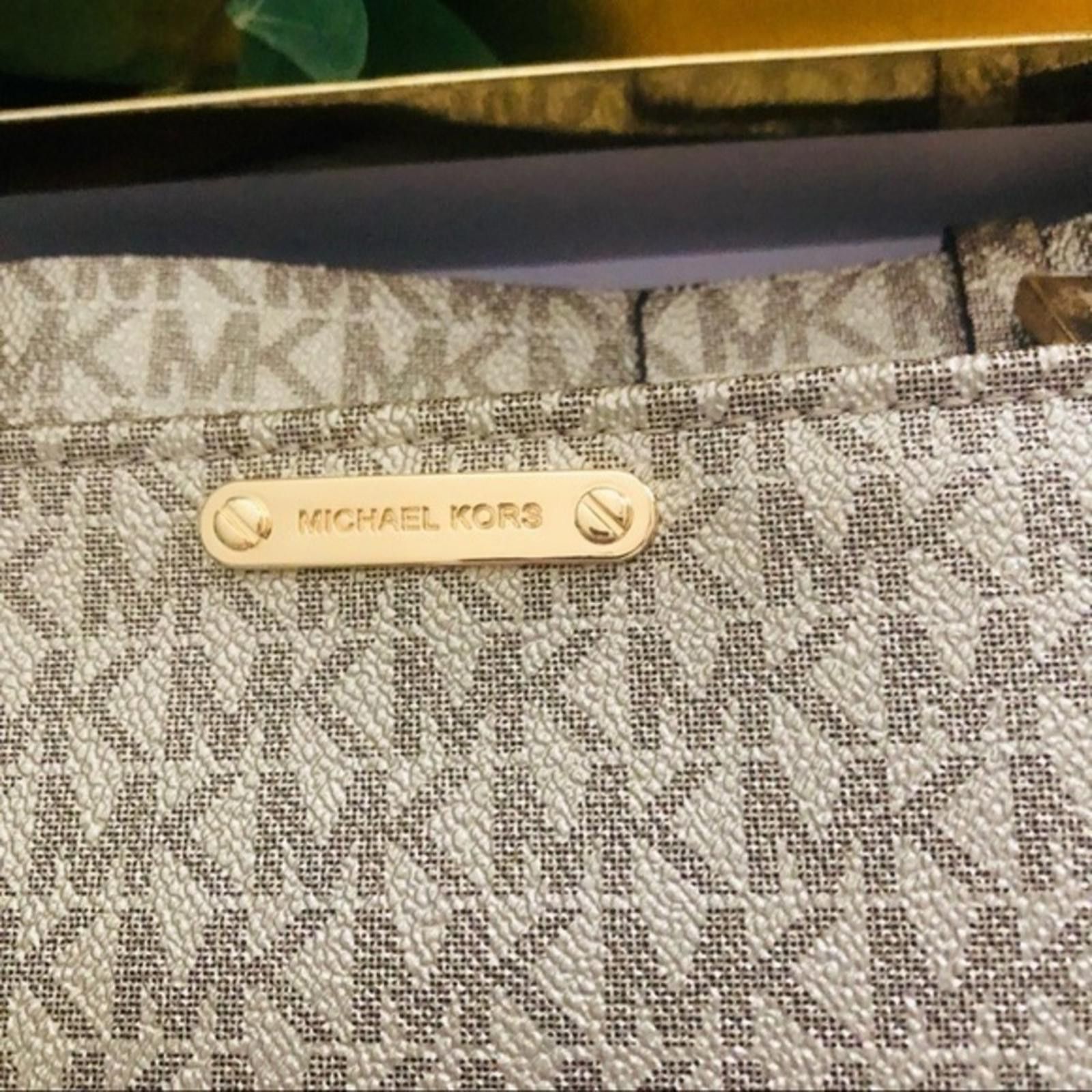 Michael Kors Michael Kors Belt Bag Signature Print NWT Size ONE SIZE - 2 Thumbnail