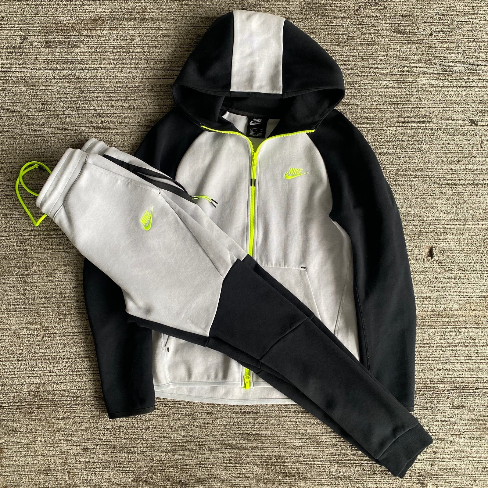 new nike tech sweatsuit