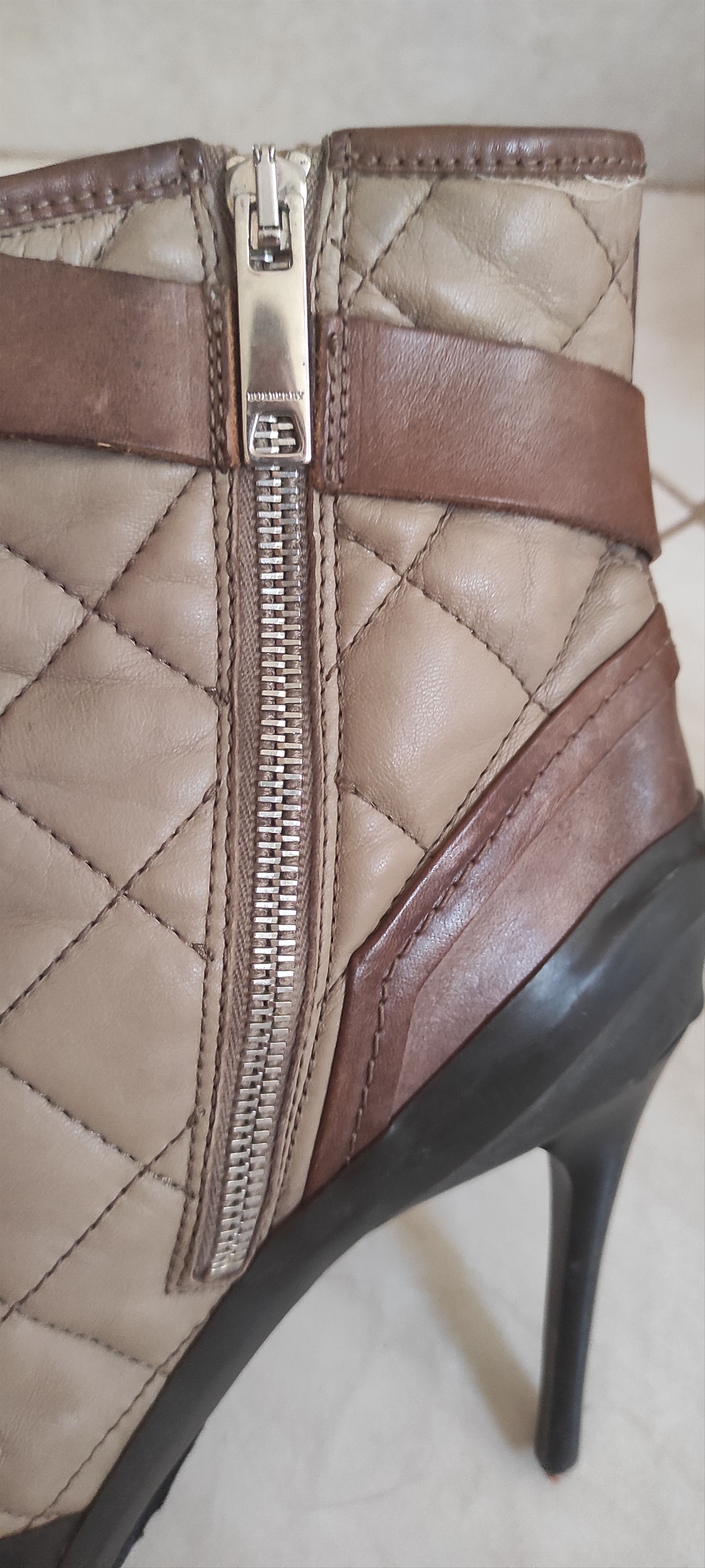 Burberry Burberry Brit Beverley Ankle Bootie Brown Quilted Sz Eur 40 Size US 8.5 / IT 38.5 - 8 Thumbnail