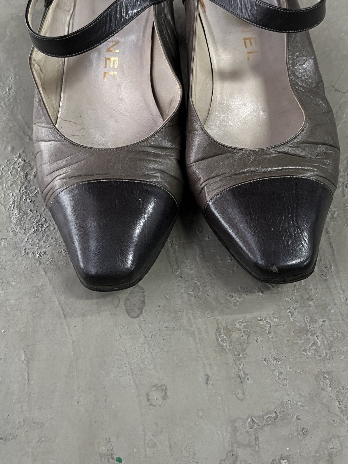 Vintage 1980's Authentic CHANEL Genuine Leather Mary Jane Pump Heels Size US 8.5 / IT 38.5 - 5 Thumbnail