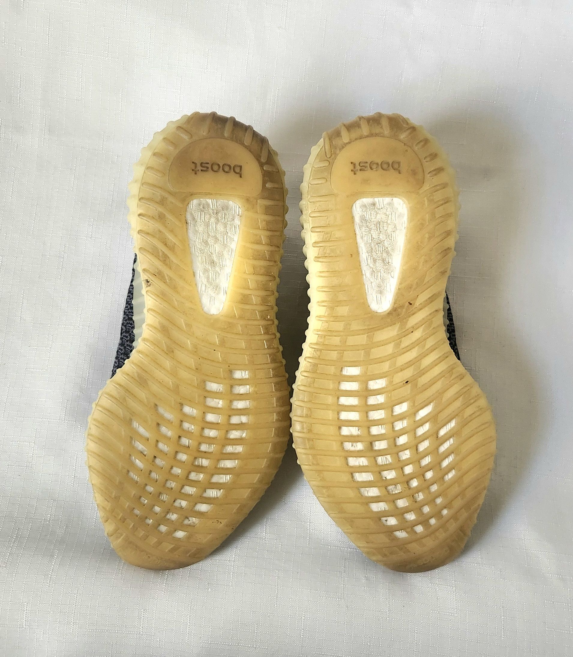 Adidas × Yeezy Adidas Yeezy Boost 350 V2 Low Carbon Size 7 8W FZ5000 Rare Size US 7 / EU 40 - 8 Thumbnail