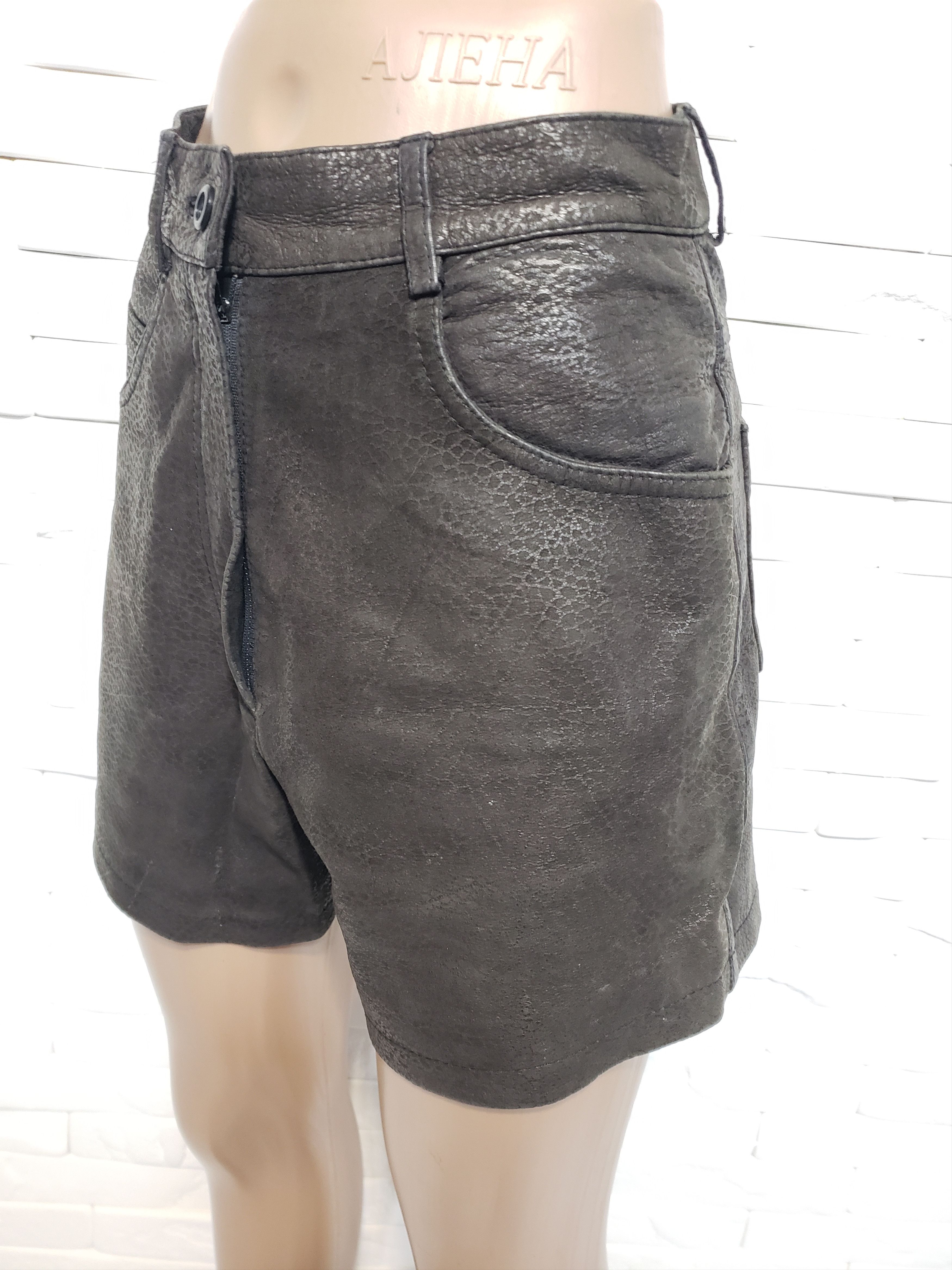 Designer Leather brown women's shorts. Size 26" / US 2 / IT 38 - 2 Thumbnail