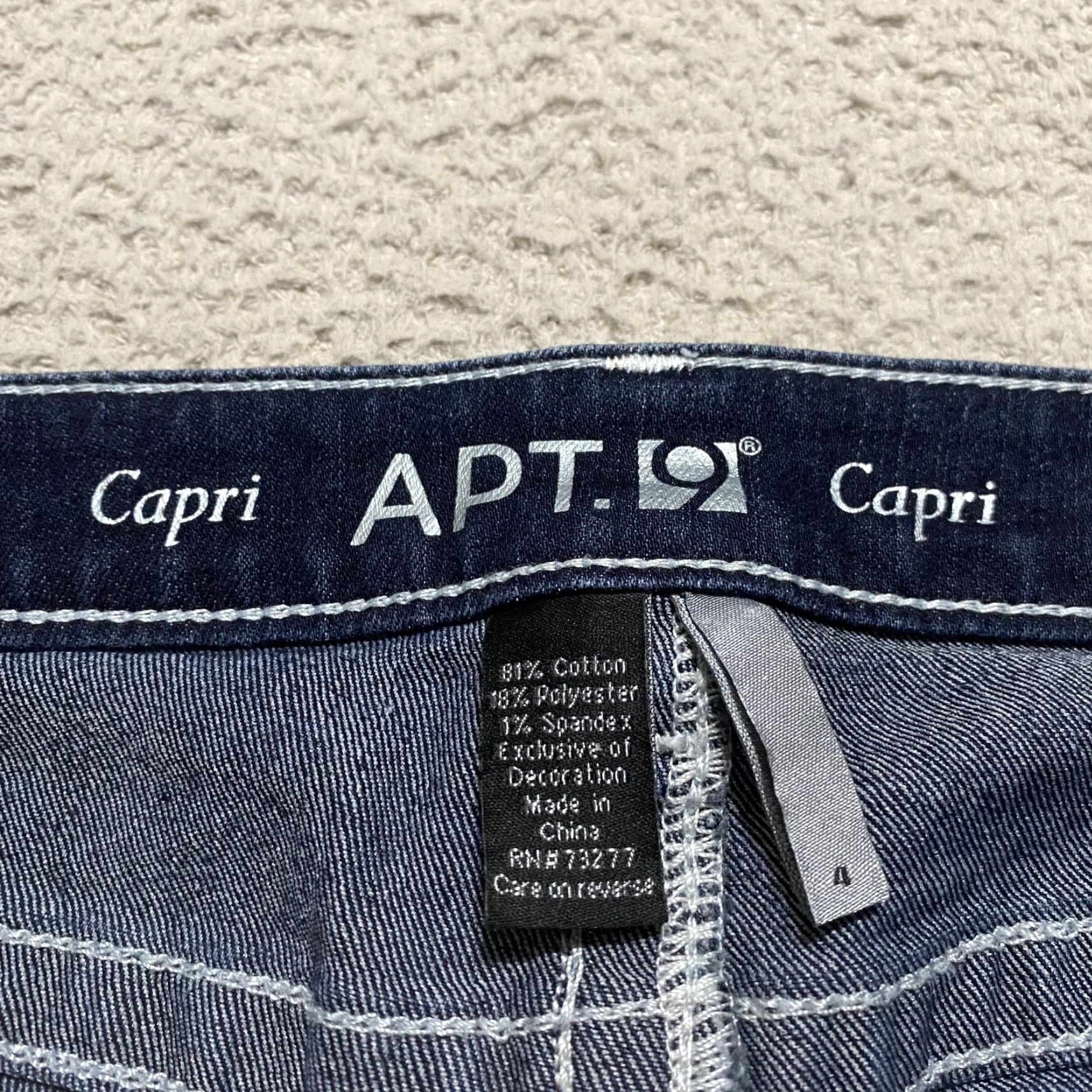 Apt. 9 Apt. 9 Jeans Womens Sz 4 Capri Denim Blue Dark Wash Straight Rhinestone Pockets Size 27" / US 4 / IT 40 - 3 Thumbnail