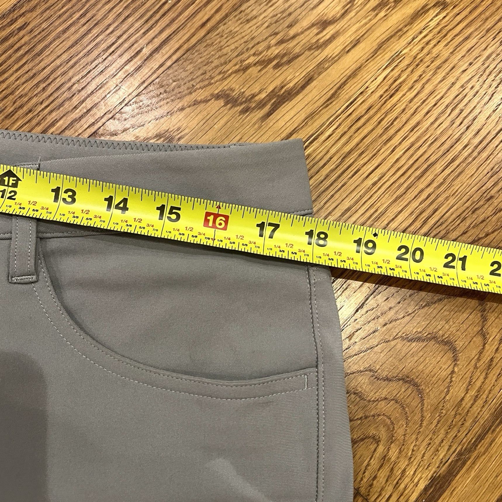 Vuori VUORI Meta Pant Men Size 33x31 Chino Slim Tapered 5-Pocket Beige Logo Casual Work Size US 33 - 7 Thumbnail