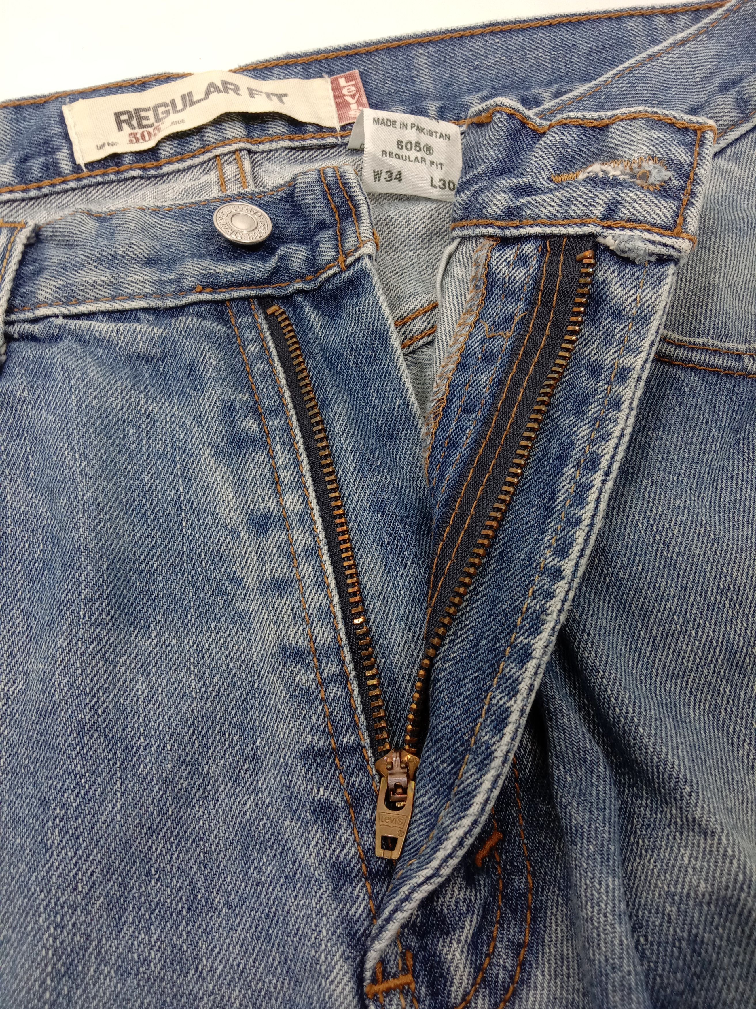 Levi's Vintage Levi’s 505 Ripped Jeans Regular Fit Distressed Denim Size US 34 / EU 50 - 9 Thumbnail