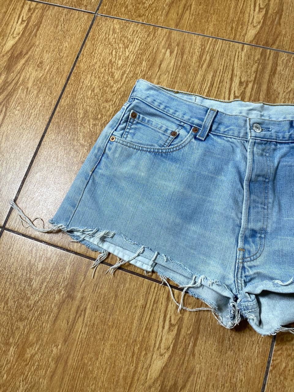 Levi's VINTAGE 90s LEVI’S 501 LIGHT WASH DENIM JEANs SHORTS Size US 34 / EU 50 - 21 Thumbnail