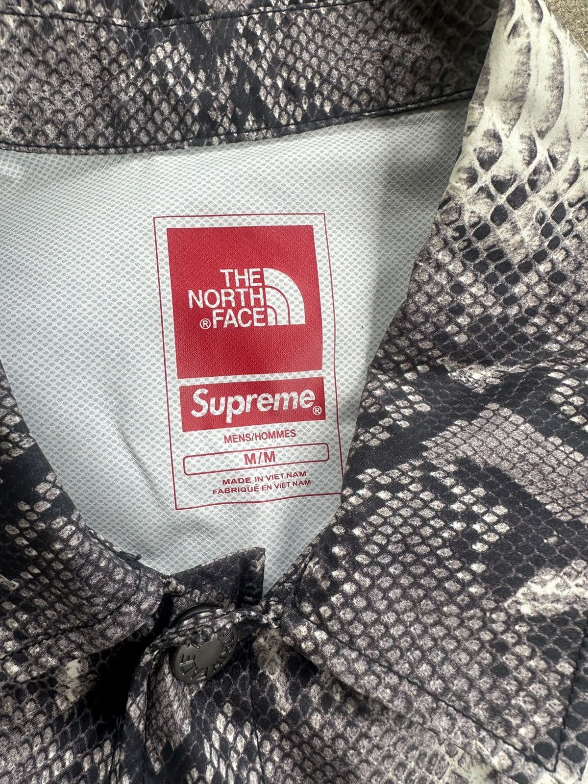 Supreme × The North Face Supreme The North Face Snakeskin Taped Seam Jacket size M Size US M / EU 48-50 / 2 - 5 Thumbnail