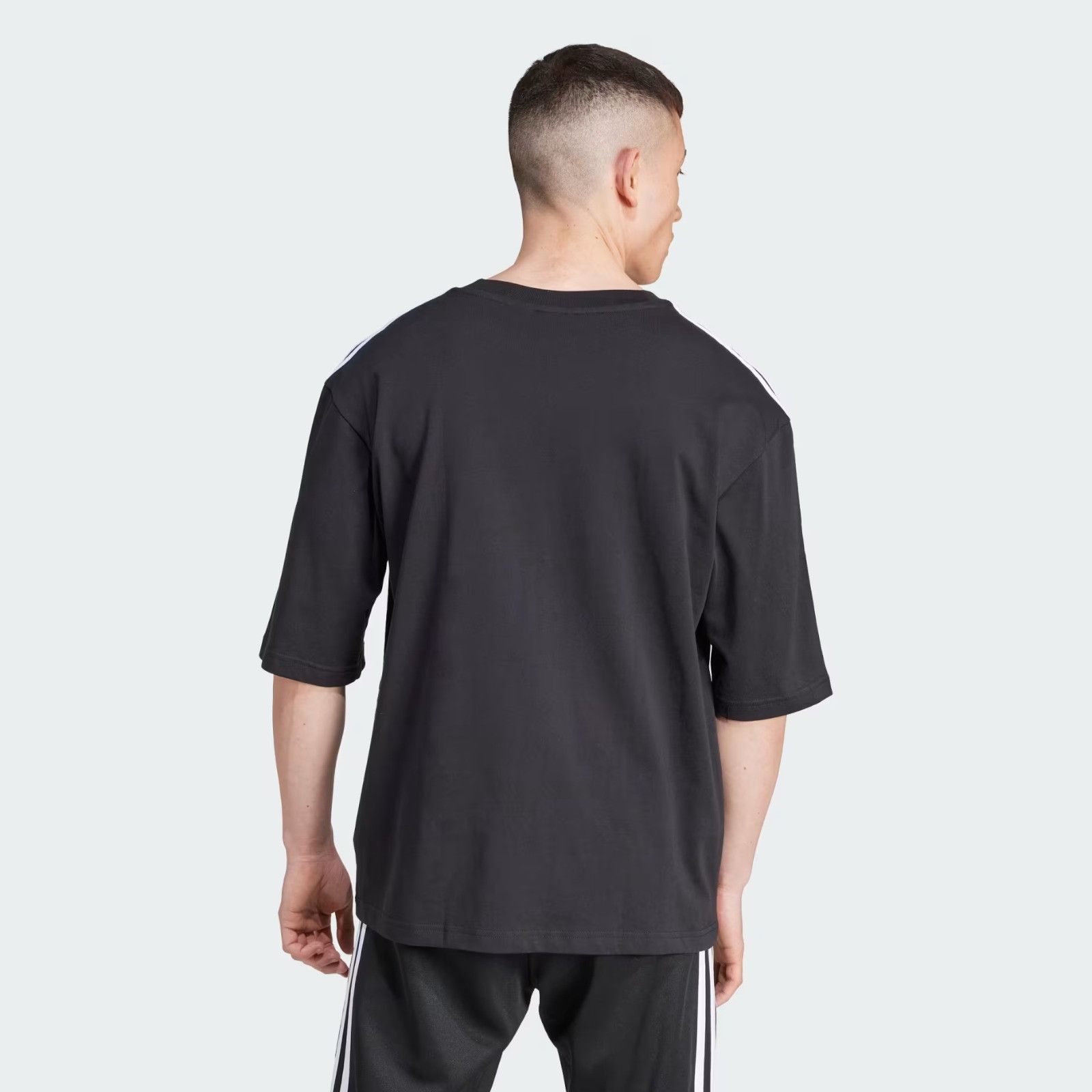 Adidas o1mle0526 Oversized Short Sleeve T-Shirt in Black Size US XXL / EU 58 / 5 - 3 Thumbnail