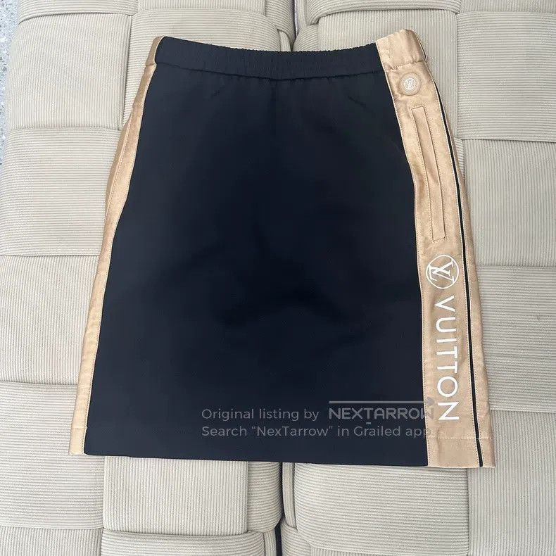 Louis Vuitton Louis Vuitton Side logo sporty casual skirt Size 33" - 1 Thumbnail