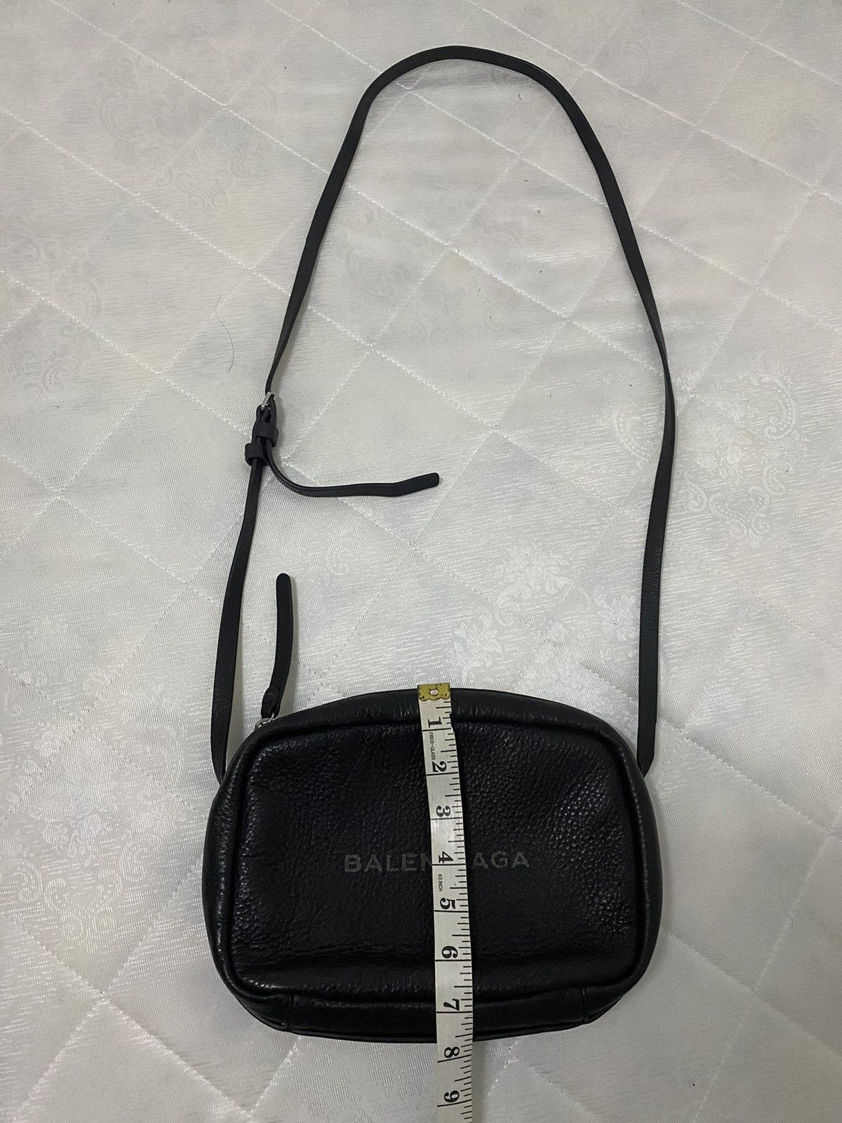 Balenciaga Balenciaga Everyday Calfskin Leather sling bag Size ONE SIZE - 14 Thumbnail