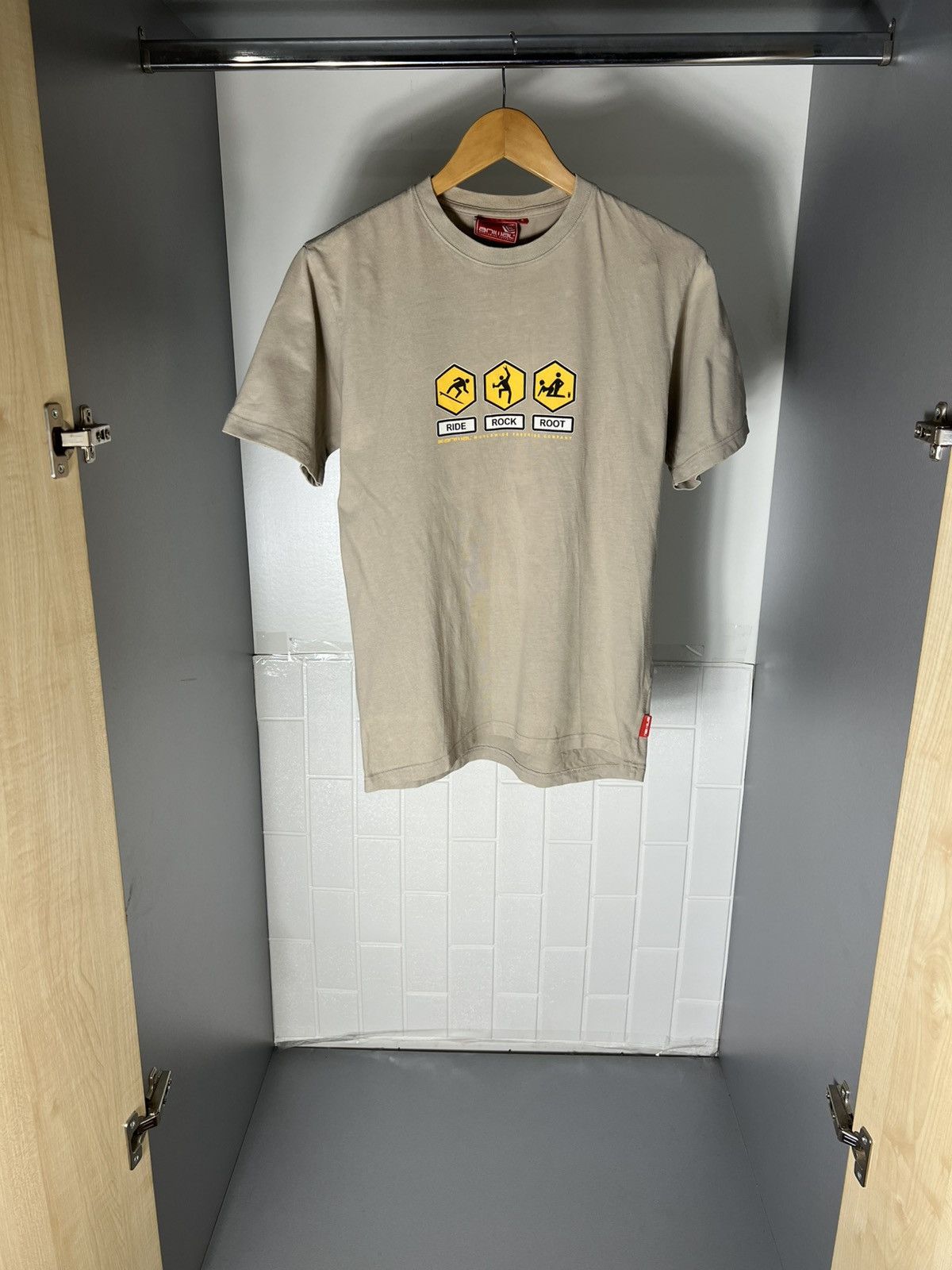 Vintage VERY RARE ANIMAL RETRO HUMOR T-SHIRT SEX FREERIDE SK8 Y2K Size US S / EU 44-46 / 1 - 2 Thumbnail