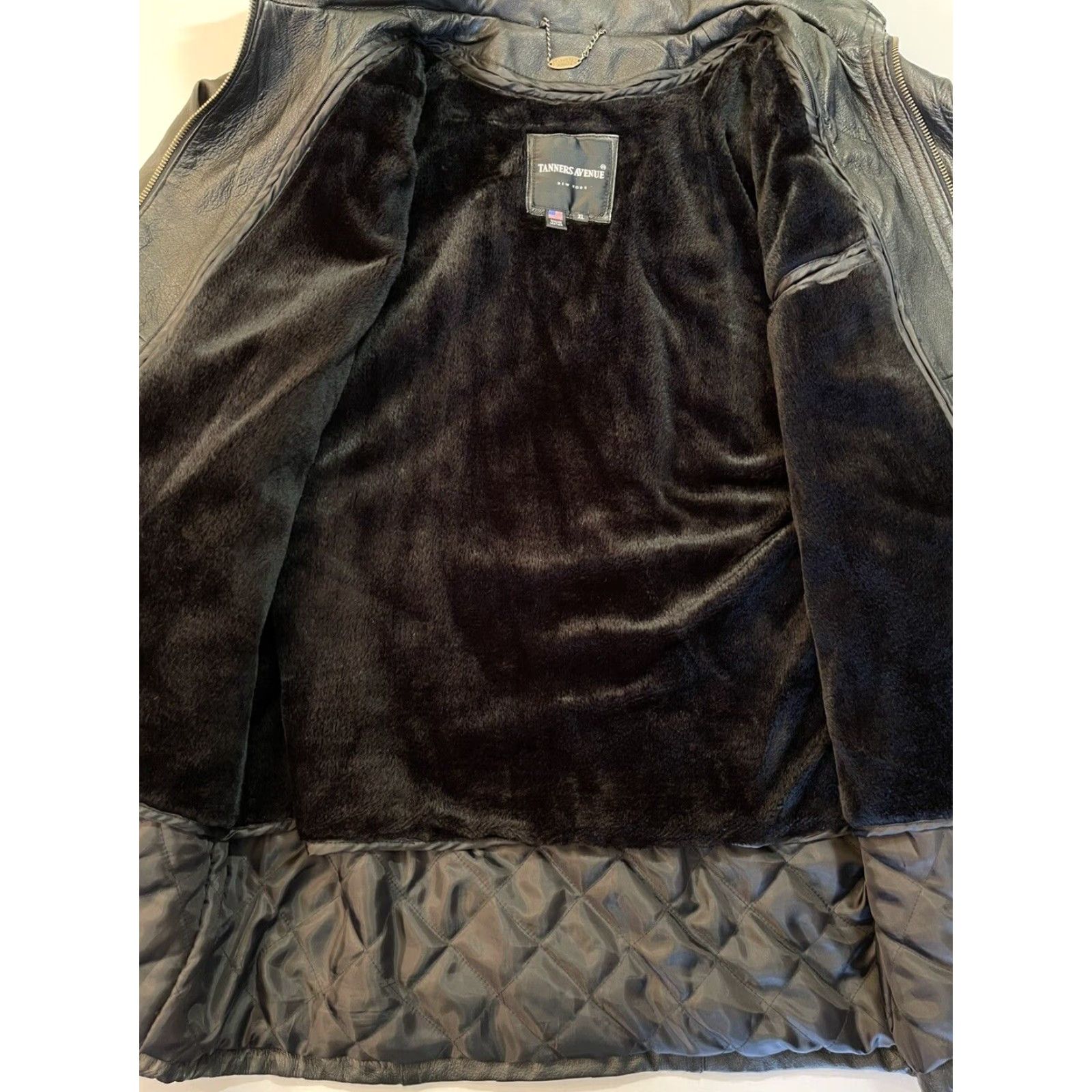 Vintage VINTAGE Tanner Avenue Leather Bomber Jacket - Men - XL - Black Fur-Lined Hooded Flight Coat - 90s USA Theme, Winter Warmth, Zip Closure Size US XL / EU 56 / 4 - 4 Thumbnail