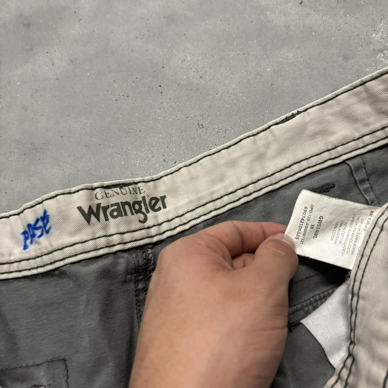 Japanese Brand × Vintage Crazy Vintage Y2K/2000s Baggy Grey Streetwear Skater Style Cargo Shorts! Size US 38 / EU 54 - 6 Thumbnail