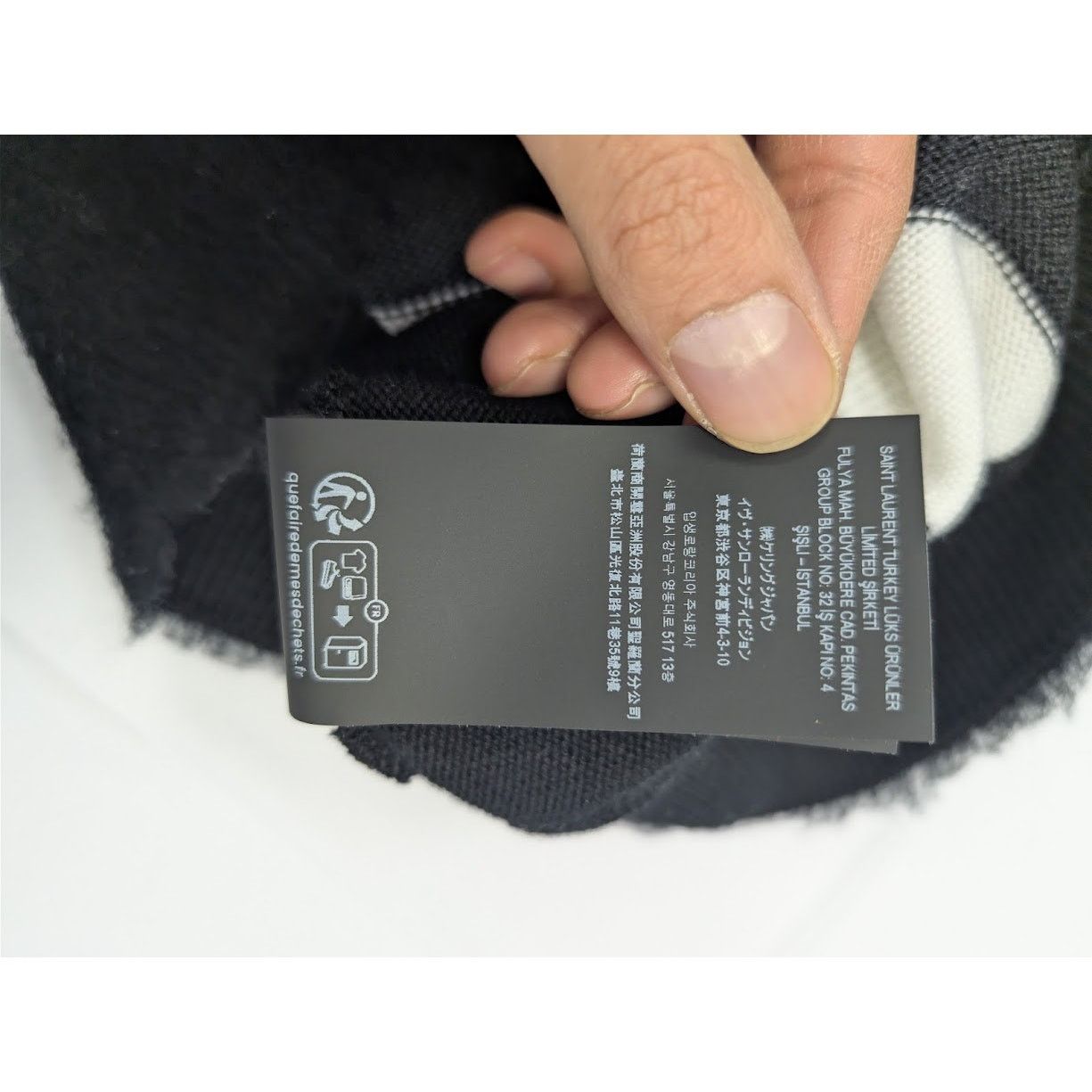 Saint Laurent Paris o1rshd1 555 / Laine Chevron Pull Knitwear in Naturel / Noir Size US M / EU 48-50 / 2 - 22 Thumbnail