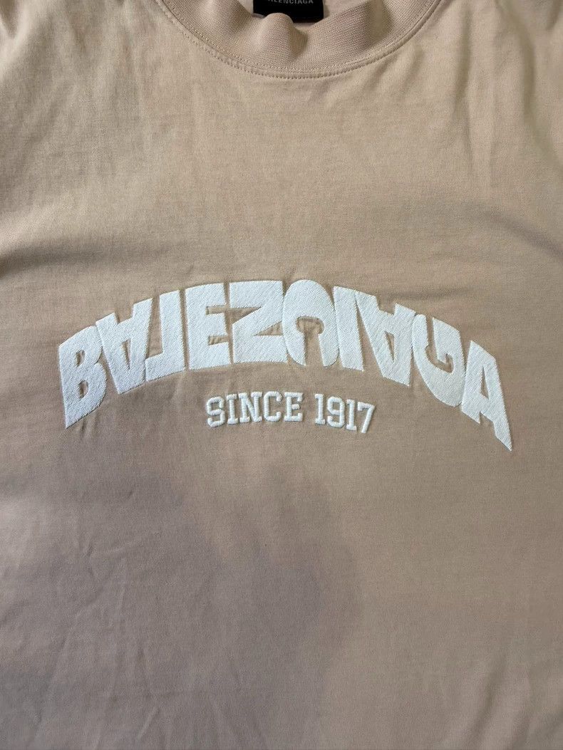 Balenciaga Balenciaga FW23 embroidered curved inverted logo light pink Size US S / EU 44-46 / 1 - 3 Thumbnail