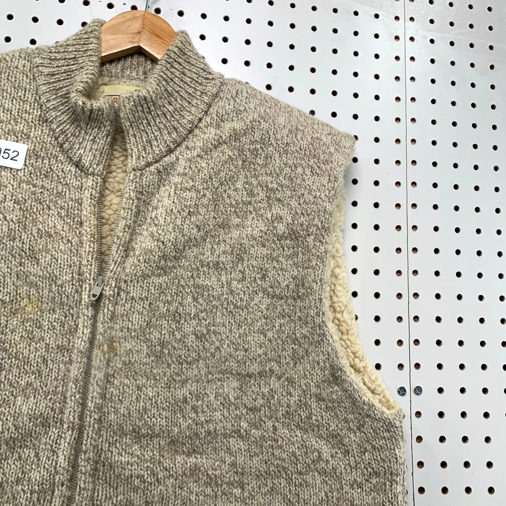 Vintage VINTAGE Winona Knits Wool Vest Mens XL Beige Sherpa Lined Sleeveless USA Size US XL / EU 56 / 4 - 6 Thumbnail