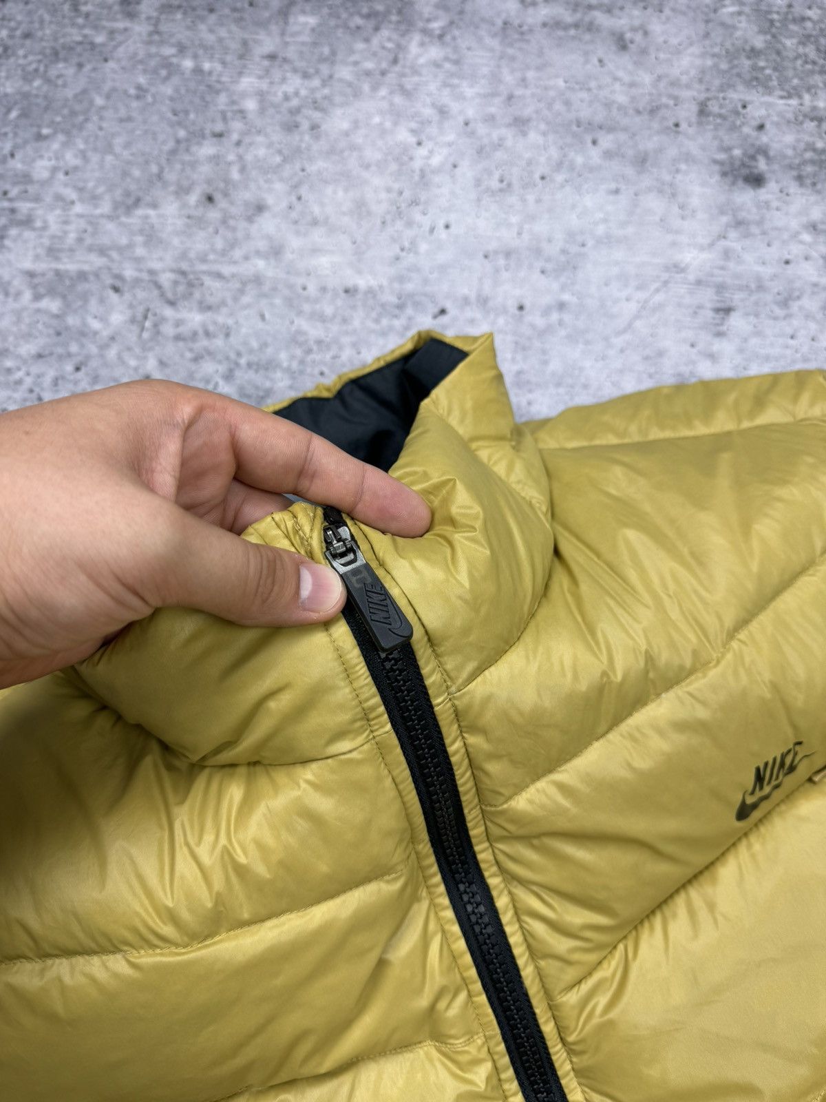 Nike Vintage Nike Y2K Style 90’s 700 Down Puffer Down Casual Vest Size US L / EU 52-54 / 3 - 14 Thumbnail
