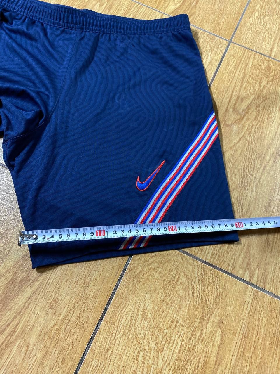 Nike × Vintage Vintage Nike Mens Shorts Size US 34 / EU 50 - 14 Thumbnail