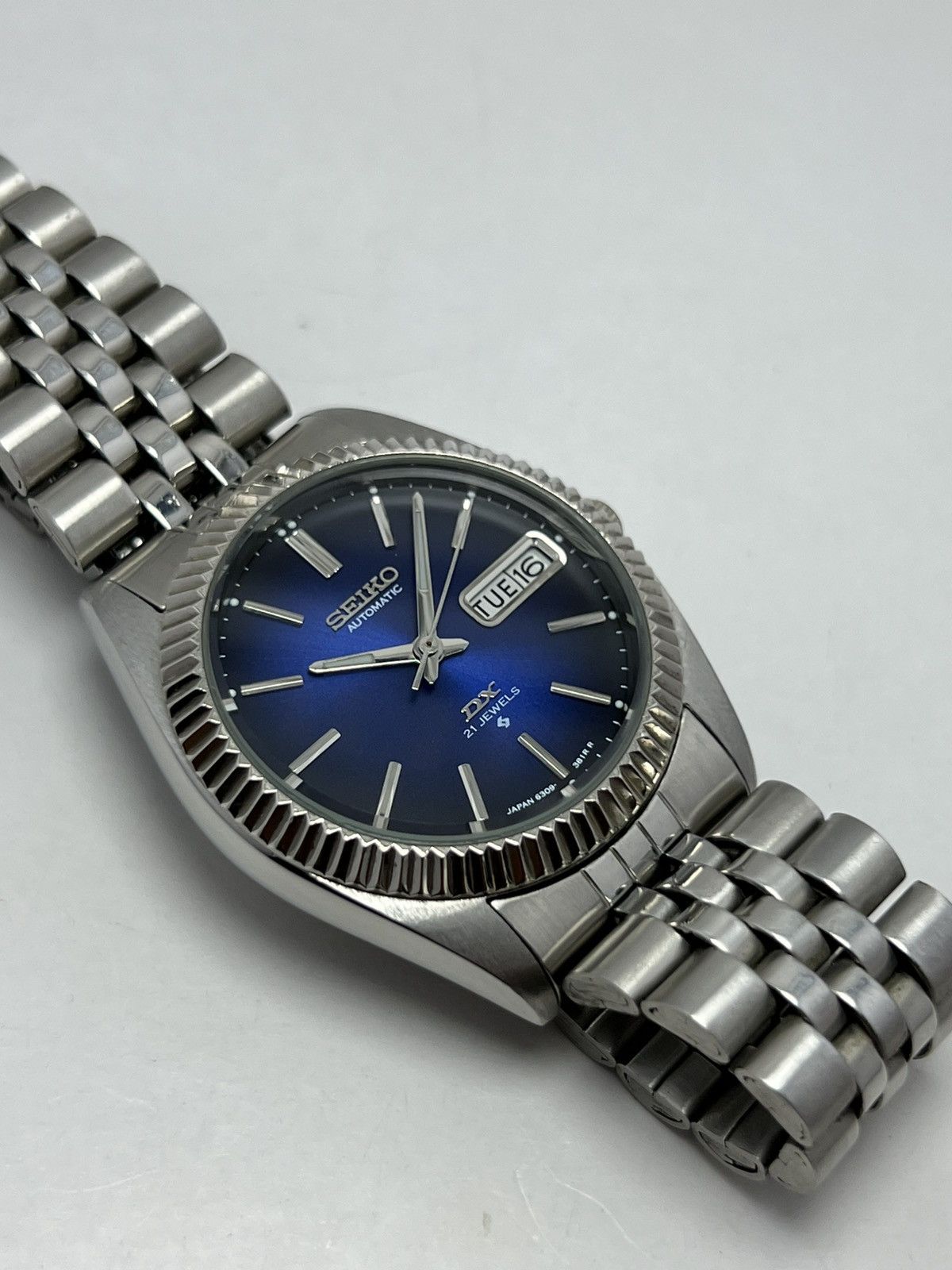 Seiko Seiko DX Automatic Fluted Bazel Day/Date Japan Size 36 - 6 Thumbnail
