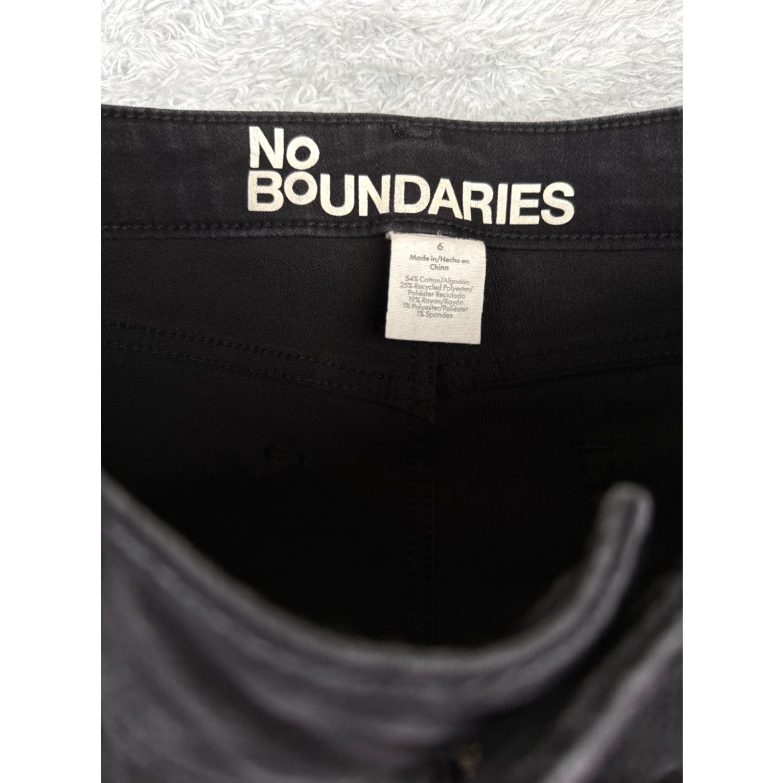 Vintage No Boundaries Jeans Women 6 Black Denim Flared Mid Rise Cotton Blend 28x30 - Vintage? No. Size 28" / US 6 / IT 42 - 6 Thumbnail