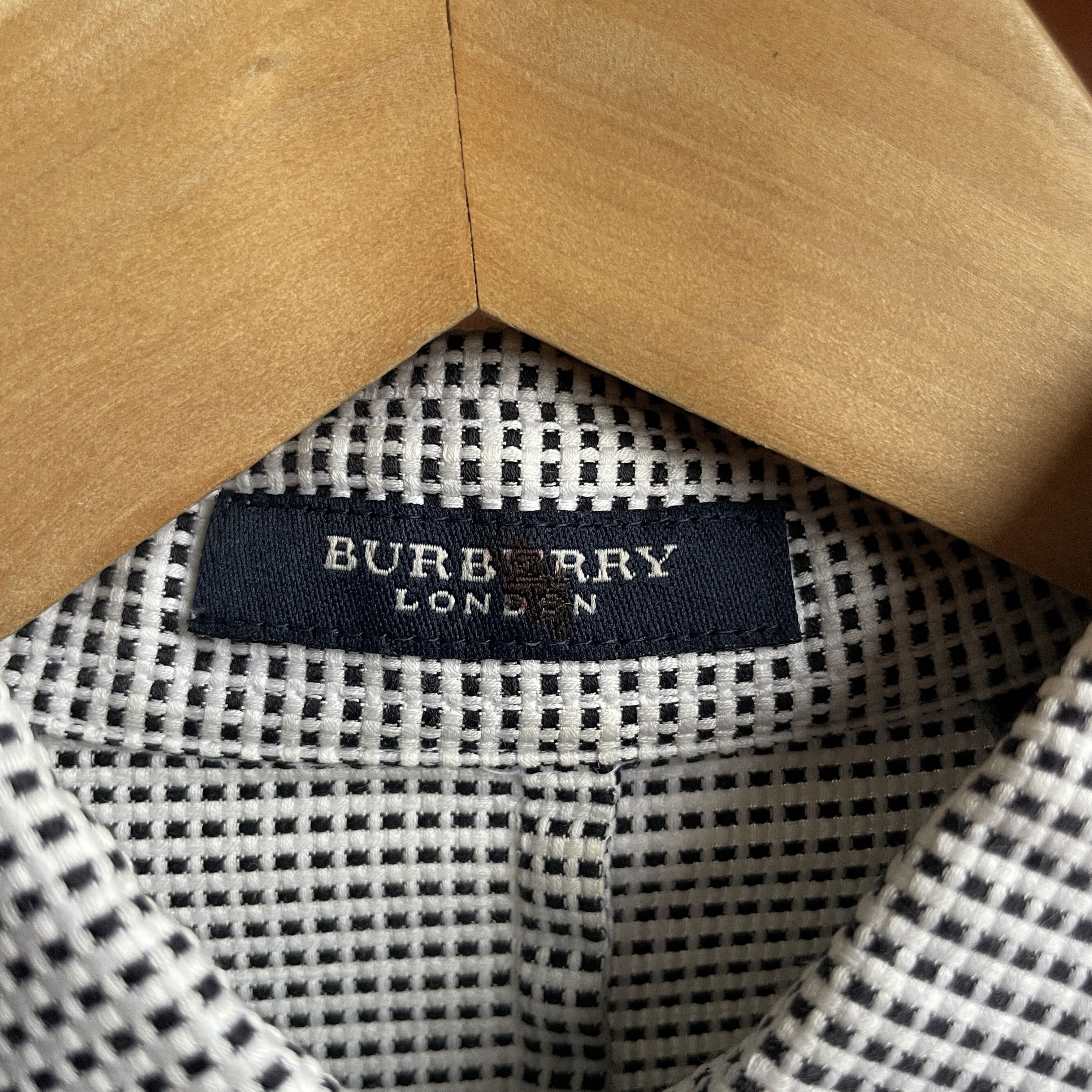Burberry Burberry Womens Checkered Shirt Size US 4/ GB 8/ EU 36 Size S / US 4 / IT 40 - 9 Thumbnail