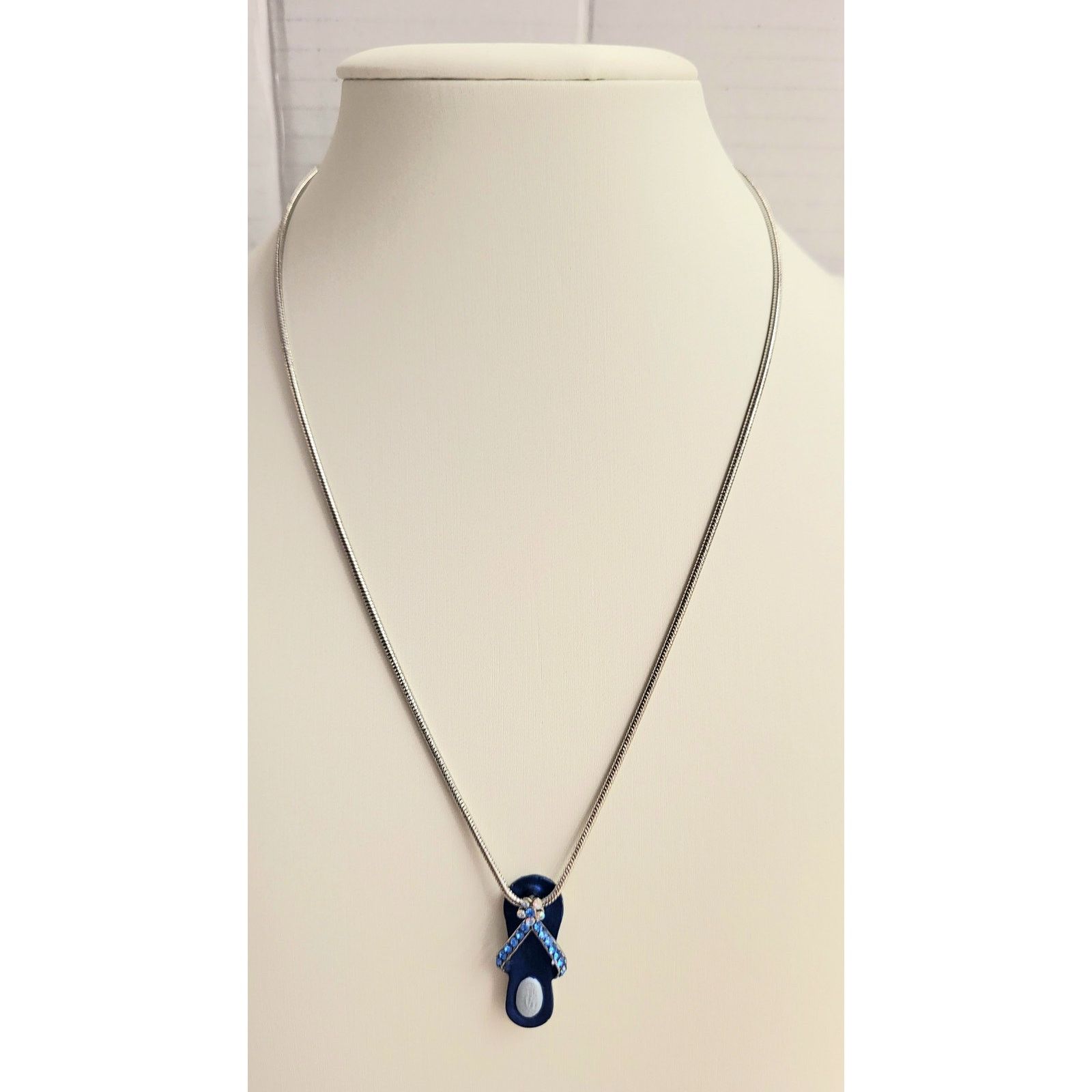 Other Lot of 2 Necklaces WGB Flip Flop and Liz Claiborne Gold Dots Size ONE SIZE - 1 Thumbnail