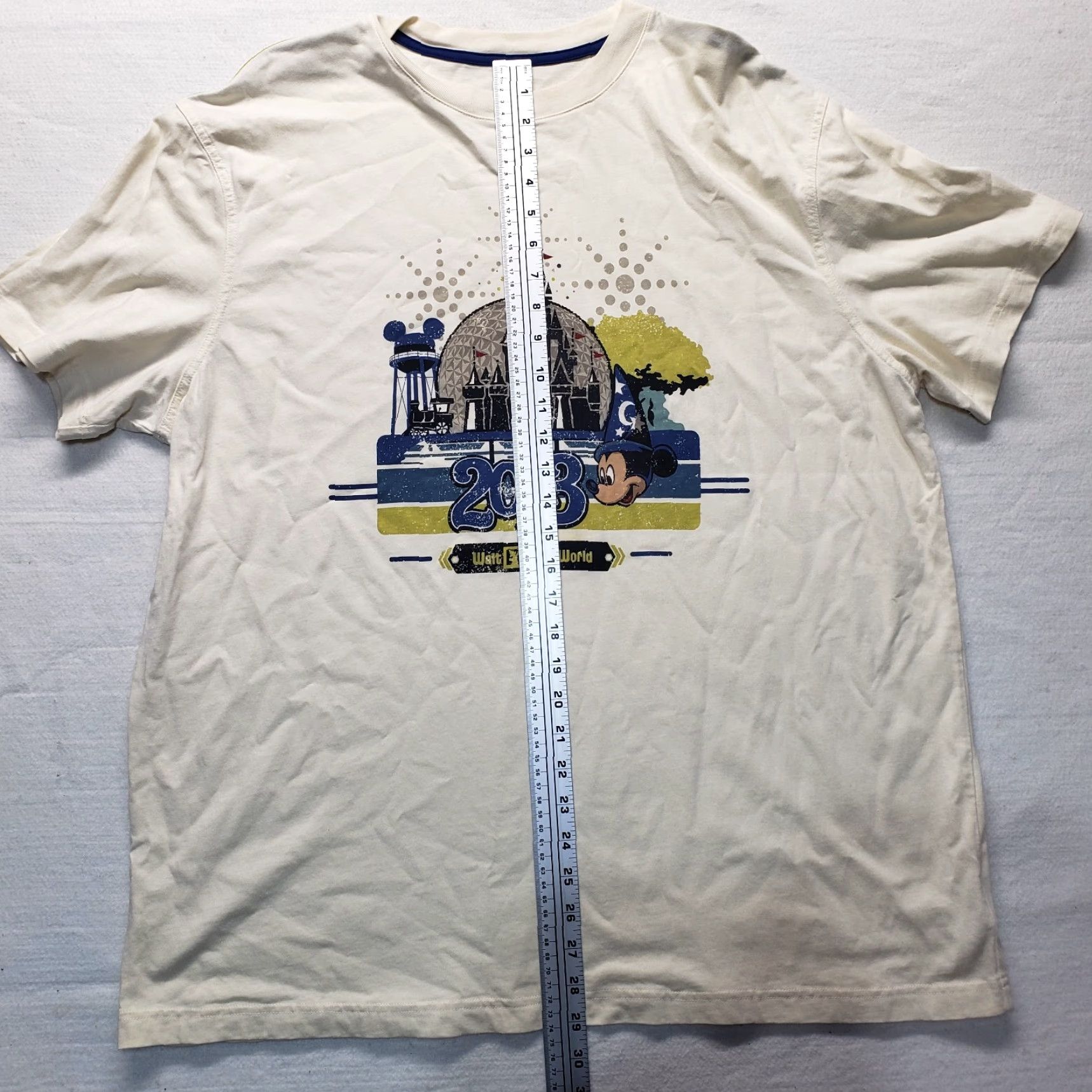 Disney Disney Parks Walt Disney World 2013 Sorcerer Mickey Castle T-Shirt Adult Men 2XL Size US XXL / EU 58 / 5 - 5 Thumbnail