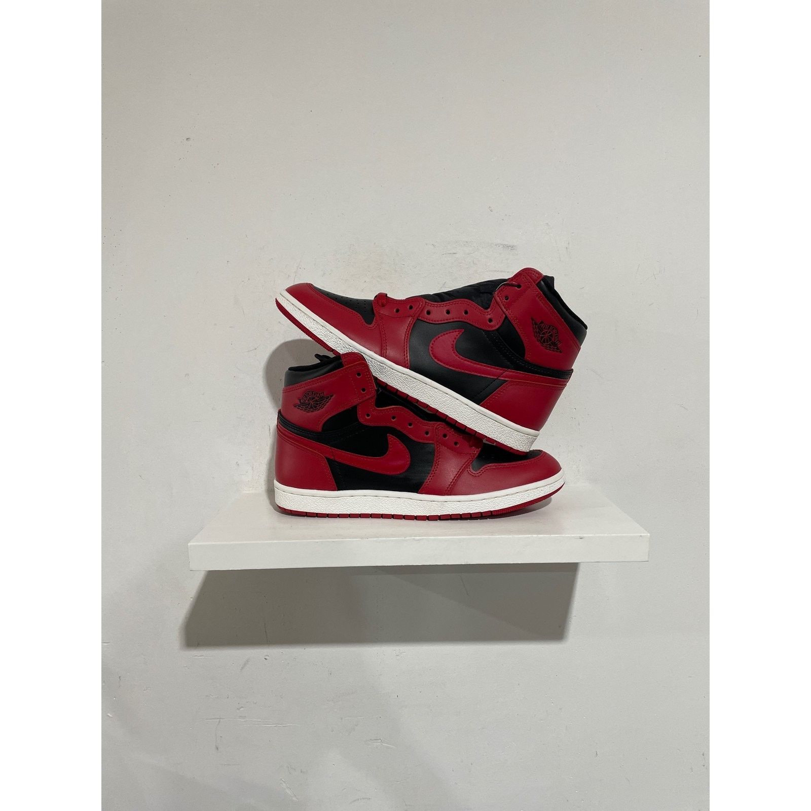 Nike NIKE JORDAN 1 HIGH '85 VARSITY RED SIZE 10 NEW Size US 10 / EU 43 - 1 Thumbnail