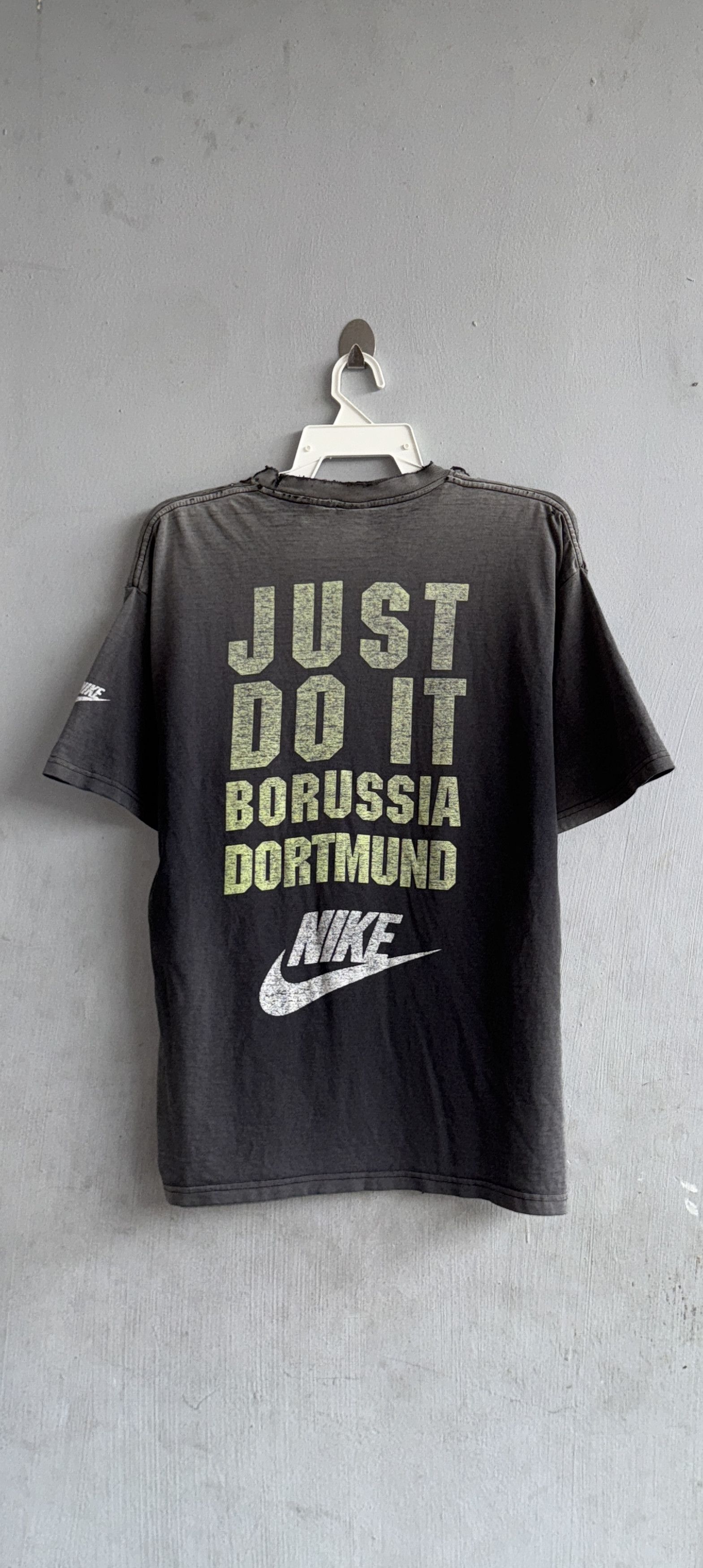 Nike Vintage​ Borussia Dortmund Nike T-Shirt Size US L / EU 52-54 / 3 - 8 Thumbnail