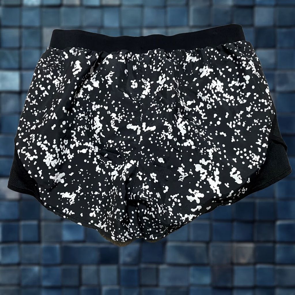 Under Armour Under Armour Womens Short Geometric Heatgear Lined Black 3 in Inseam S XS? Size 26" / US 2 / IT 38 - 1 Thumbnail