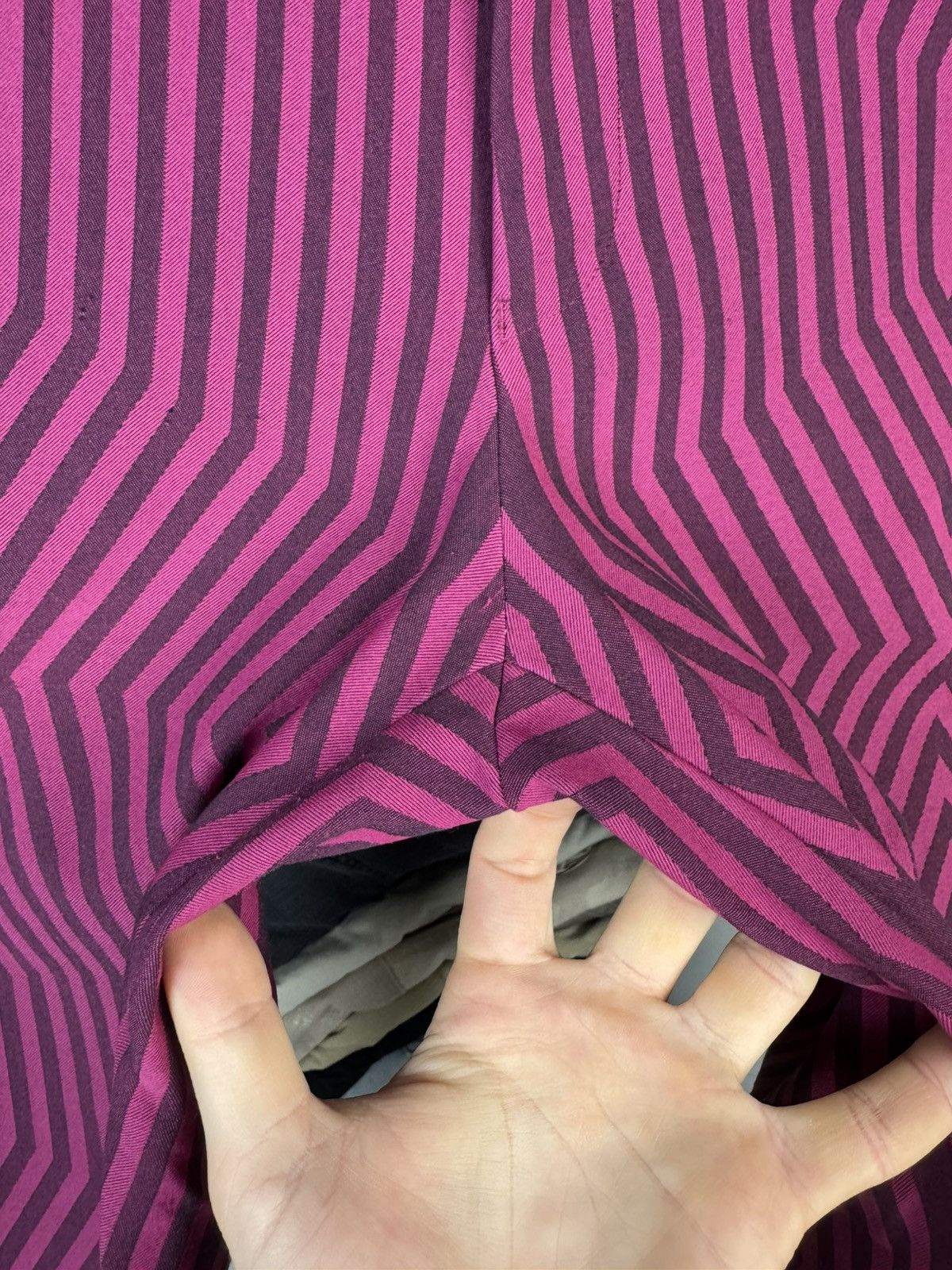 Issey Miyake Issey Miyake Women's Geometric Print Pants Size 3 Size 27" / US 4 / IT 40 - 8 Thumbnail
