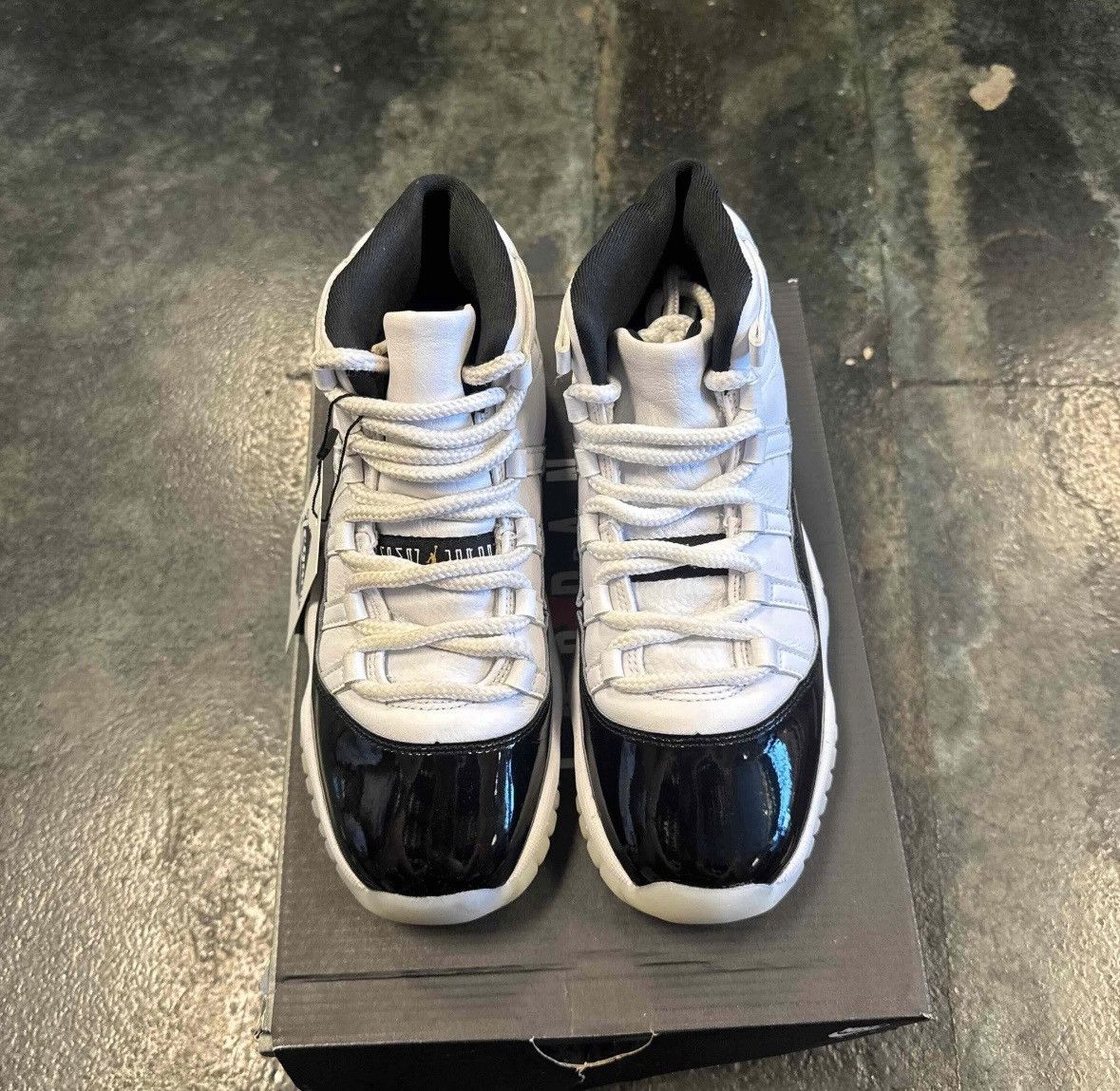 Nike Jordan 11 Gratitude GS Size US 5.5 / EU 38 - 3 Thumbnail
