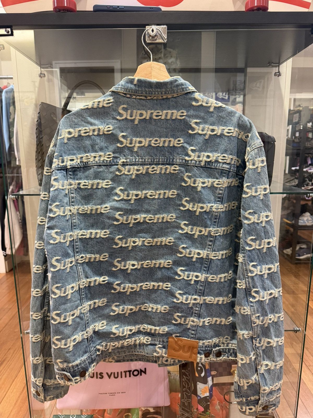 Supreme Supreme Frayed Logo Denim Trucker Jacket Size US L / EU 52-54 / 3 - 2 Thumbnail