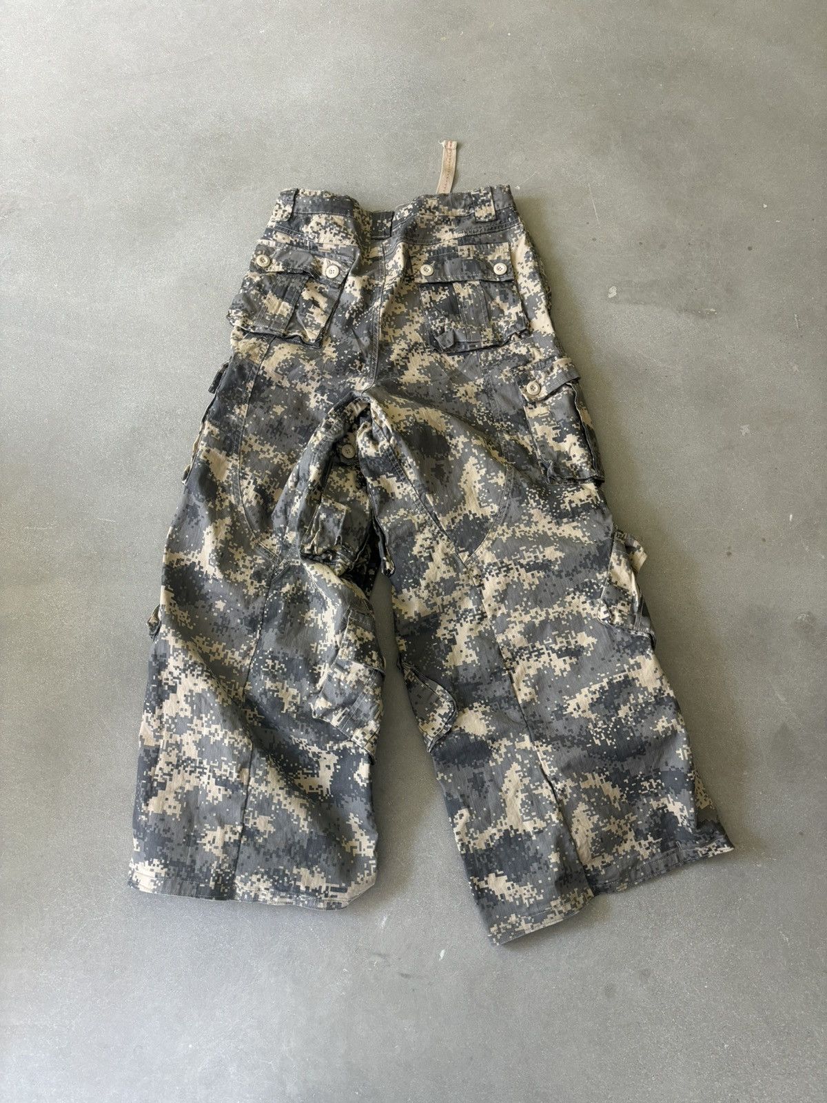 Japanese Brand 8 Pocket Digi Camo Cargo Pants Size US 34 / EU 50 - 2 Thumbnail