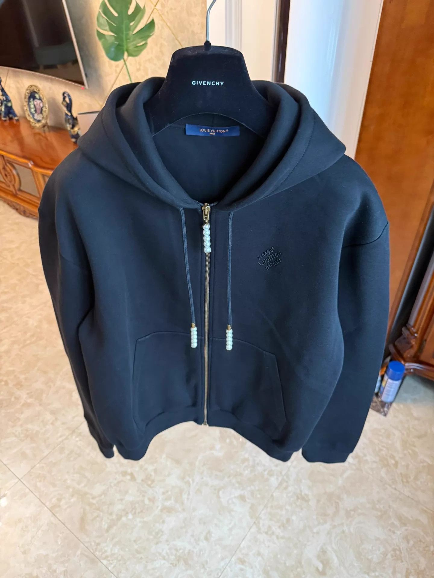 Louis Vuitton LV Black Embroidered Logo Pearl Zip Hooded Jacket M Size M / US 6-8 / IT 42-44 - 1 Thumbnail