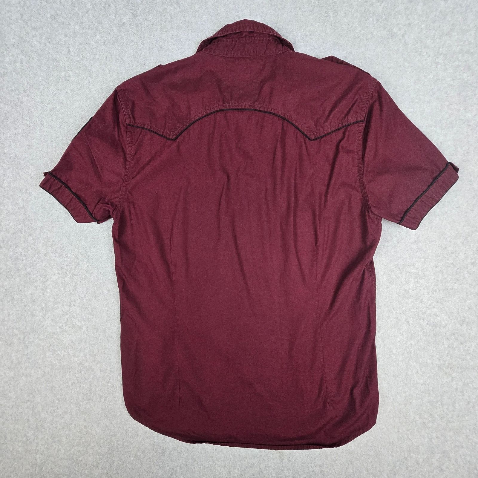 Guess Guess Large Maroon Shirt Black Stitched Logo Sleeve Patch Size US L / EU 52-54 / 3 - 2 Thumbnail