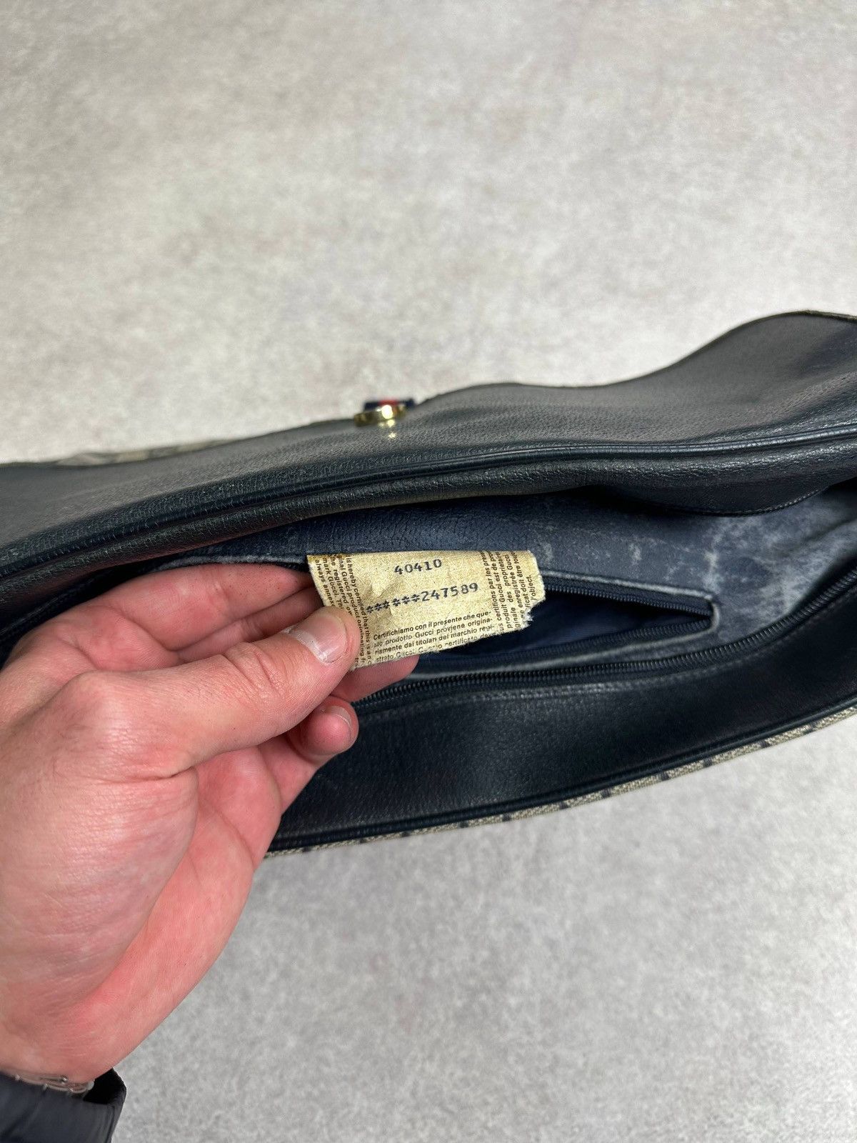 Gucci Vintage 80s Gucci GG Leather Crossbody Bag Very Rare Size ONE SIZE - 12 Thumbnail