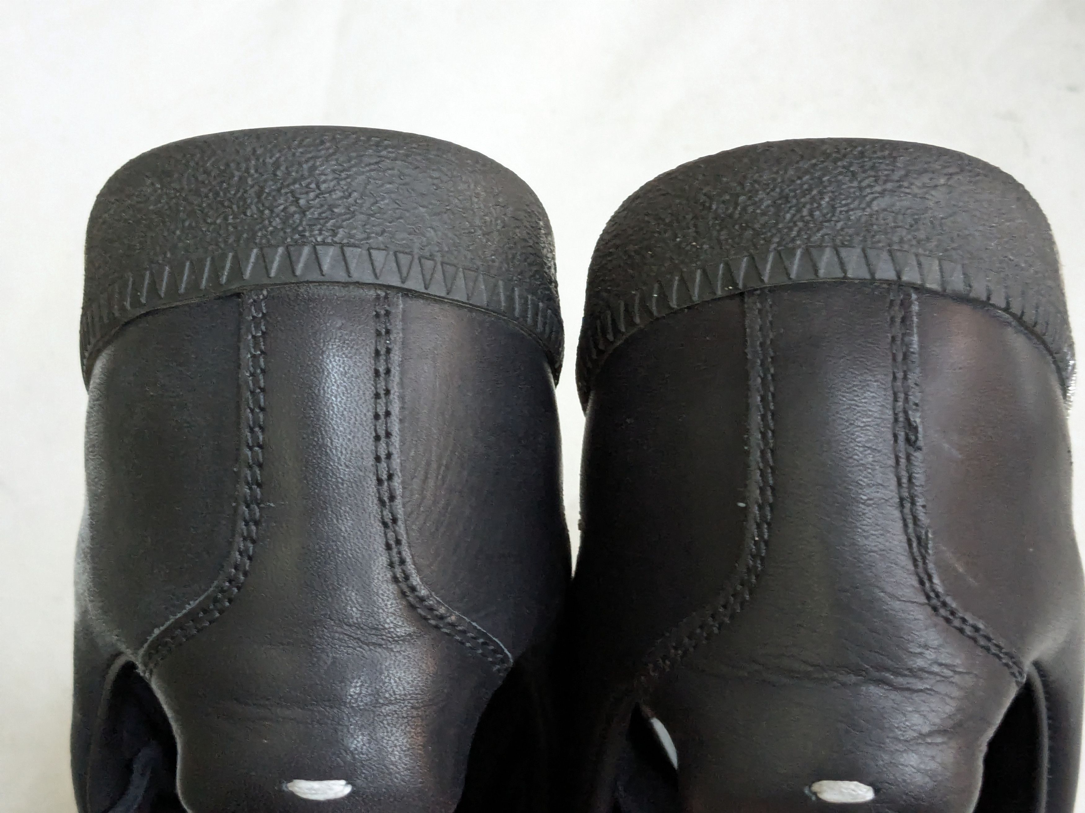Maison Margiela Maison Margiela Replica GAT Black Silver 9 42 Low Tops Size US 9 / EU 42 - 15 Thumbnail