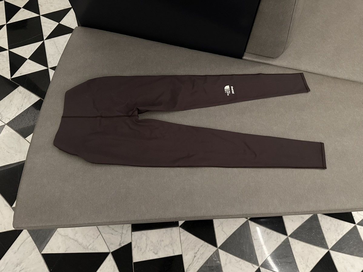 SKIMS × The North Face SKIMS x NORTH FACE REFINA LEGGING PHOENIX SIZE XS Size 26" / US 2 / IT 38 - 7 Thumbnail