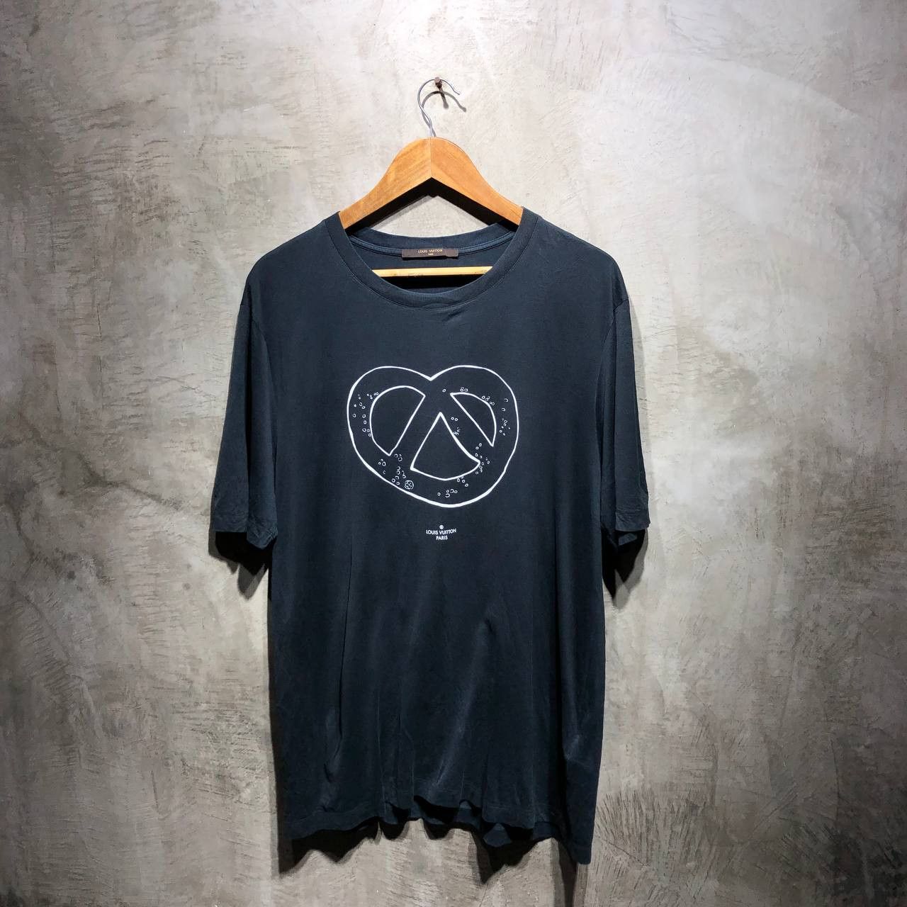 Louis Vuitton Louis Vuitton Pretzel Tee Size US L / EU 52-54 / 3 - 1 Thumbnail