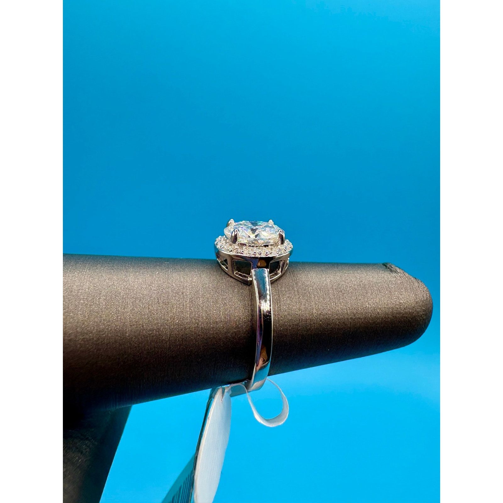 Jewelry NWT Sz. 4.75 (5) - 2.2ct Moissanite in 925 Stamped Silver Size ONE SIZE - 2 Thumbnail