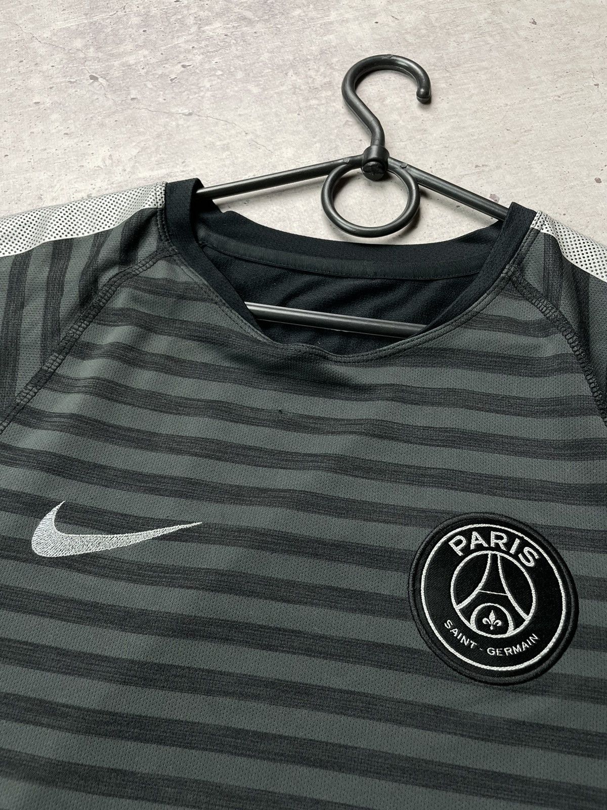 Nike × Vintage Vintage Nike PSG Soccer Jersey Size XS Size US XS / EU 42 / 0 - 8 Thumbnail