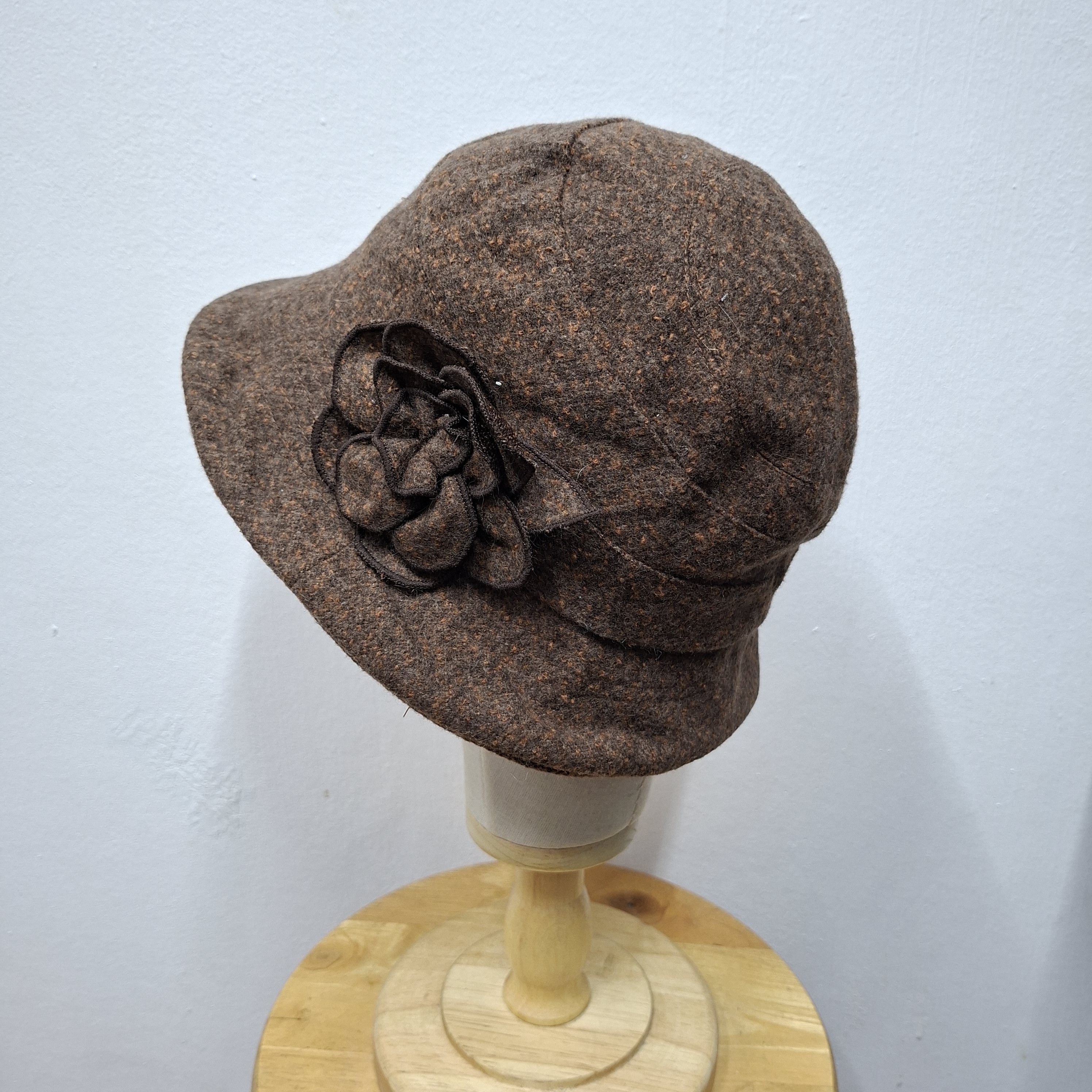 ? Vintage gianni valentino italy flower wool daisy hat