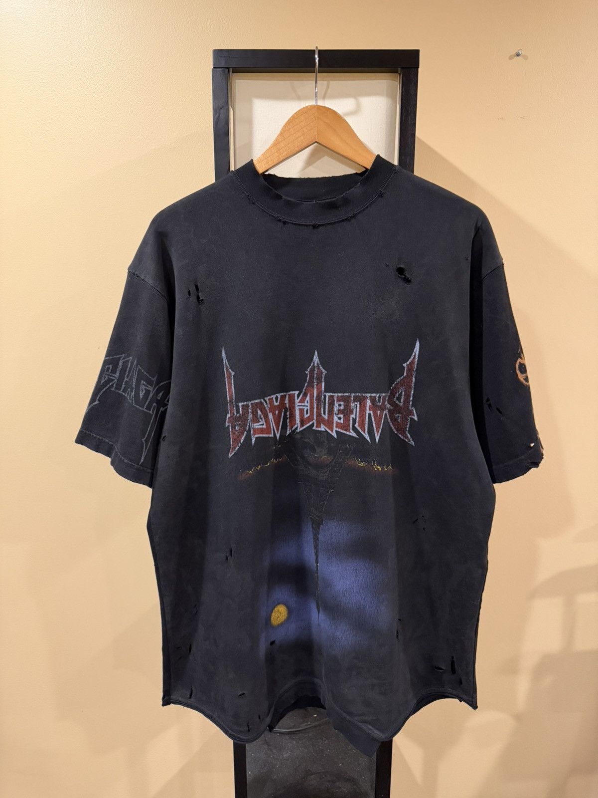 Balenciaga Balenciaga Upside Down Paris Moon Distressed Black T-Shirt Size US XL / EU 56 / 4 - 13 Thumbnail